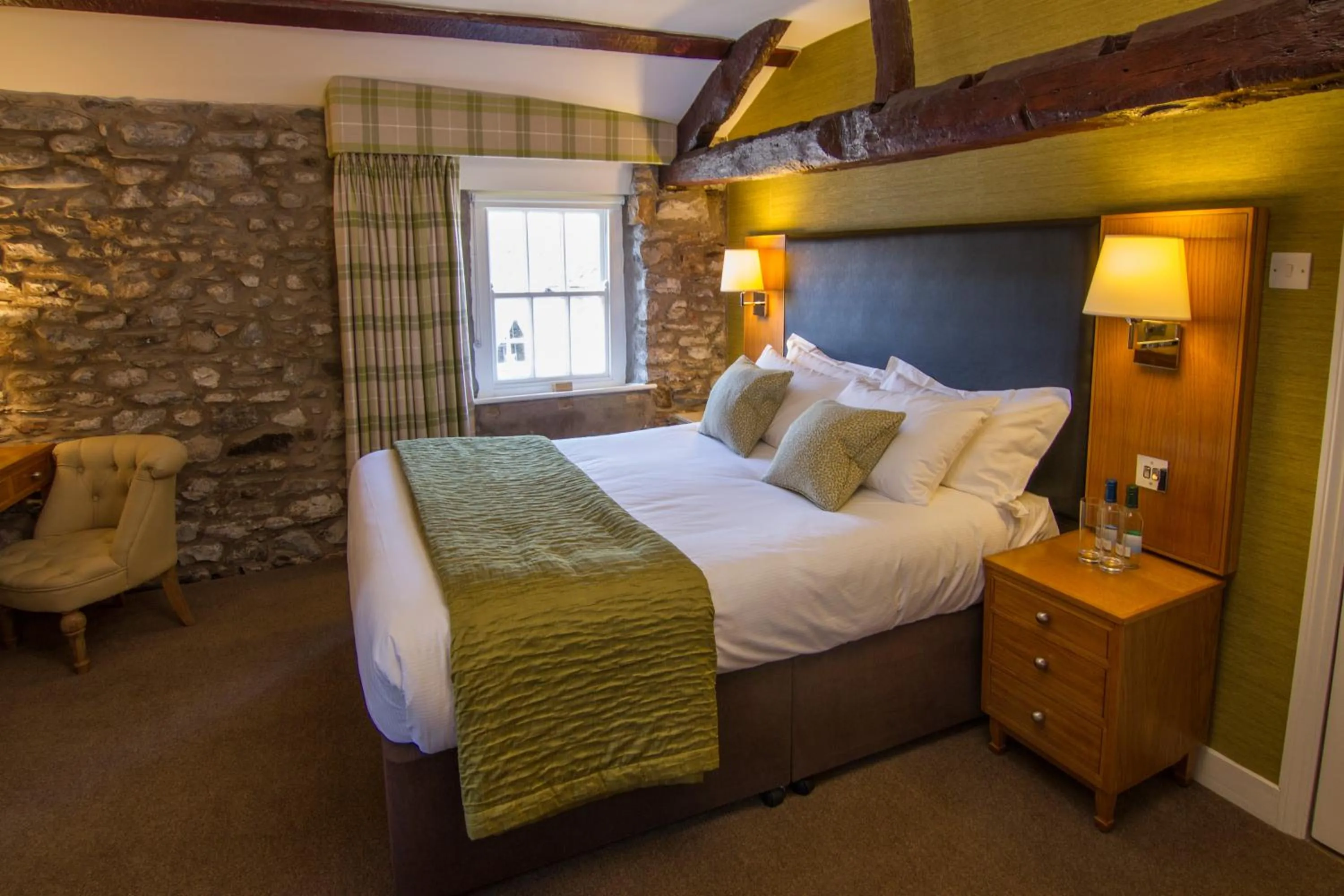 Photo of the whole room, Bed in Sun Inn