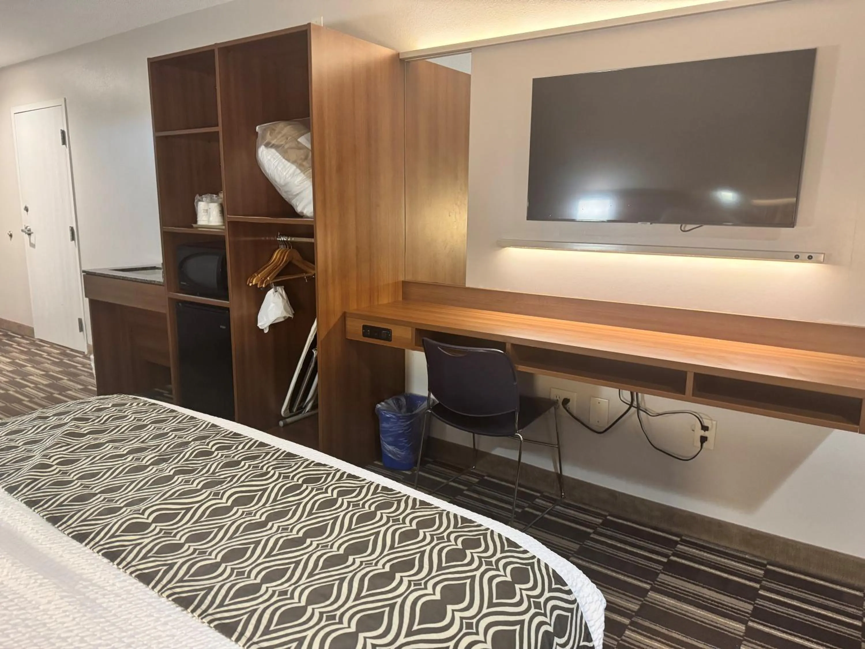 TV and multimedia in Microtel Inn & Suites by Wyndham Gardendale - Birmingham North