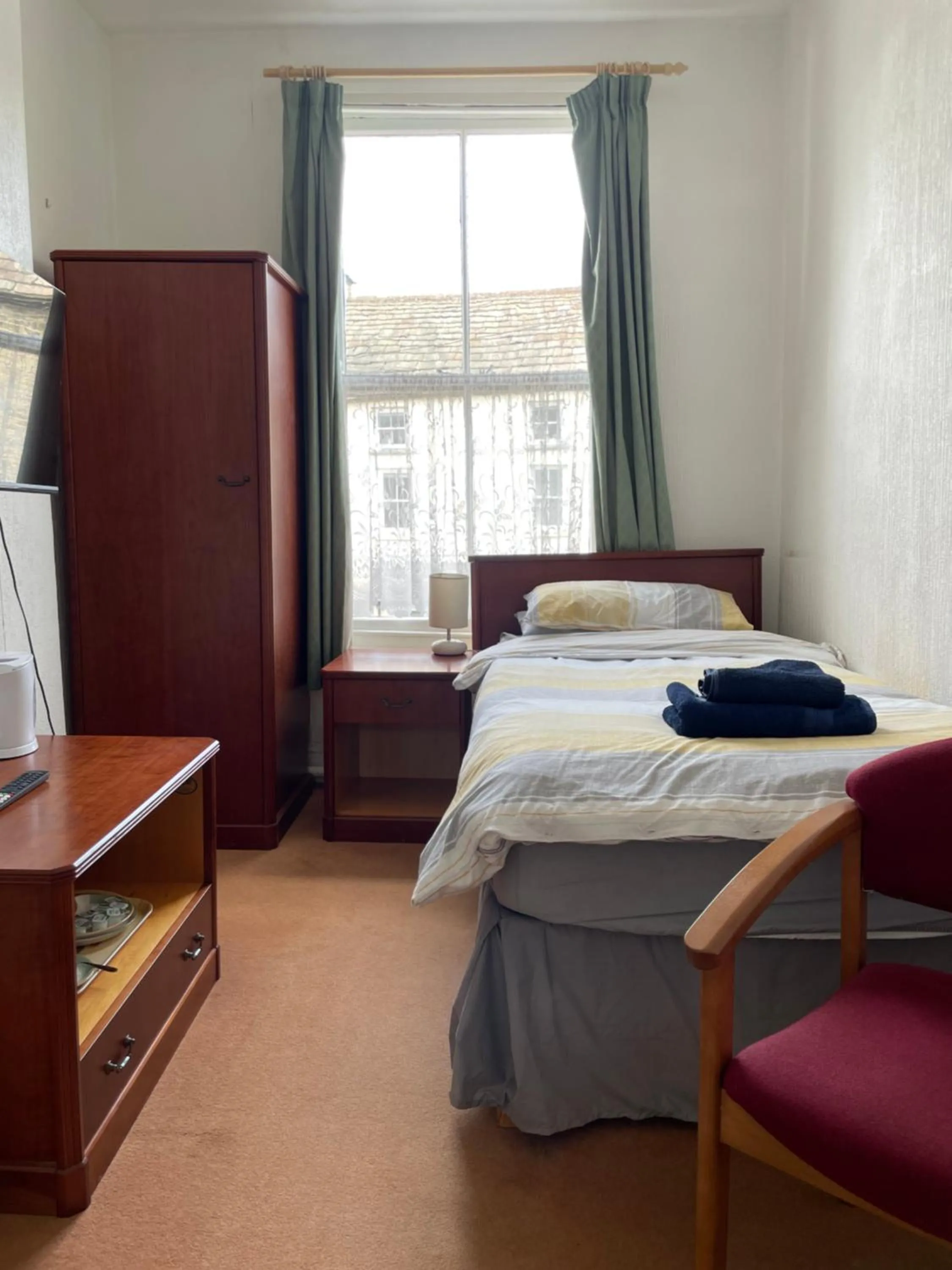 Single Room with Shared Bathroom in Victoria Inn