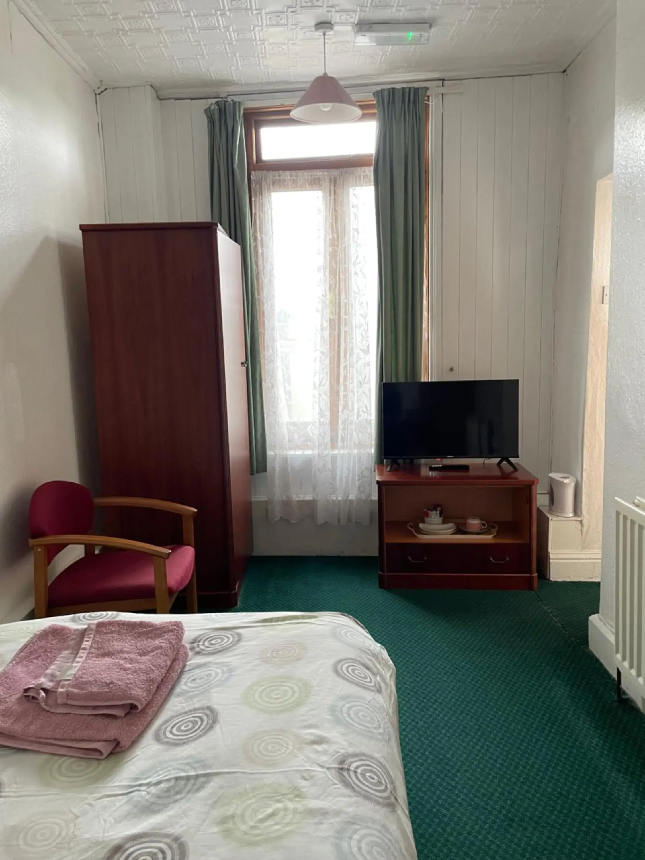 Single Room with Private Bathroom in Victoria Inn Single Room with Private Bathroom in Victoria Inn