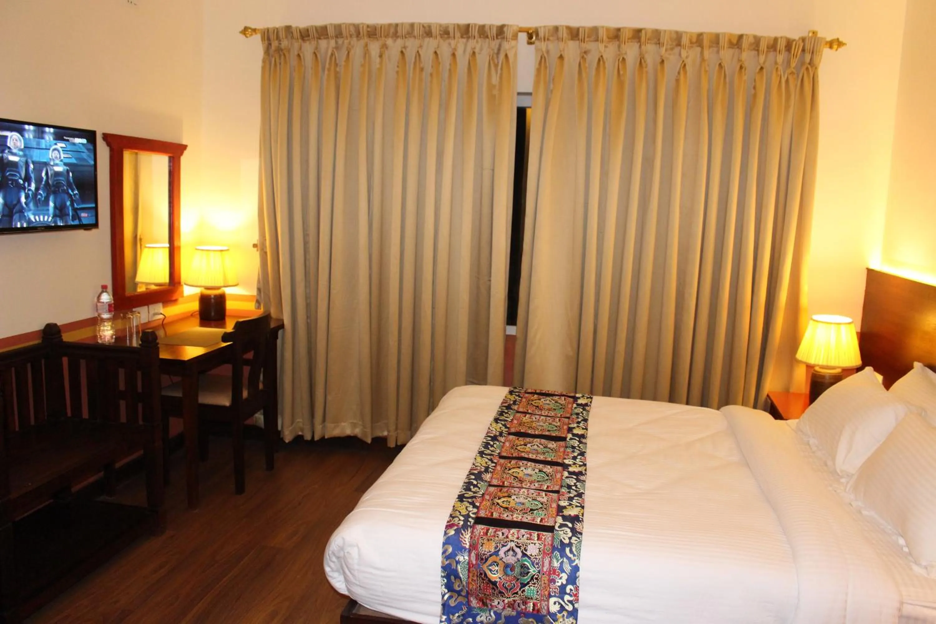 TV and multimedia, Bed in Three Jewels Boutique Hotel