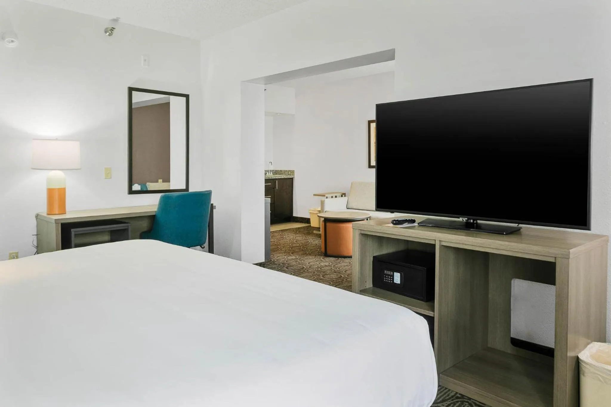 Bedroom, Bed in Comfort Inn Chandler - Phoenix South I-10