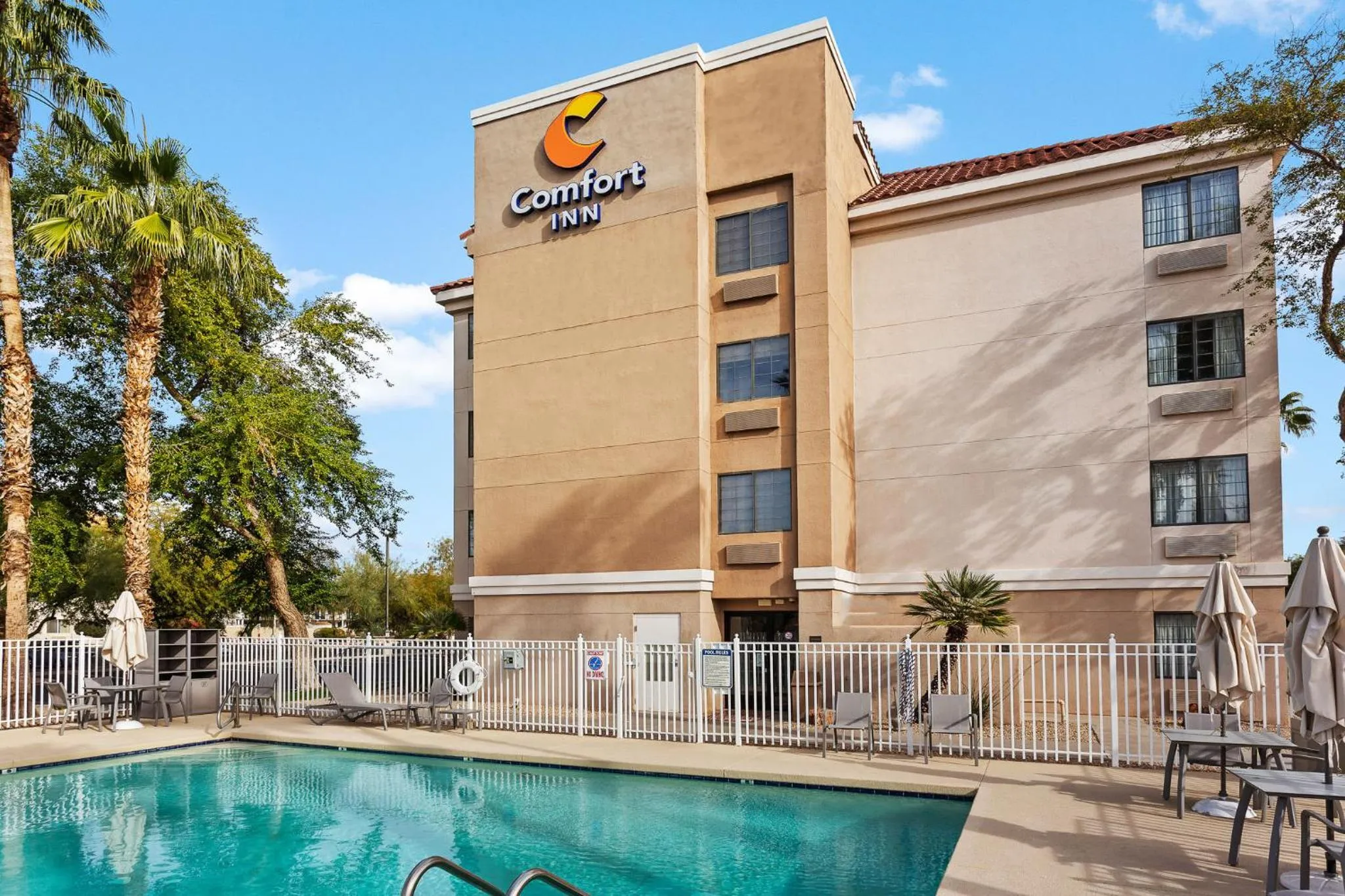 Pool view in Comfort Inn Chandler - Phoenix South I-10