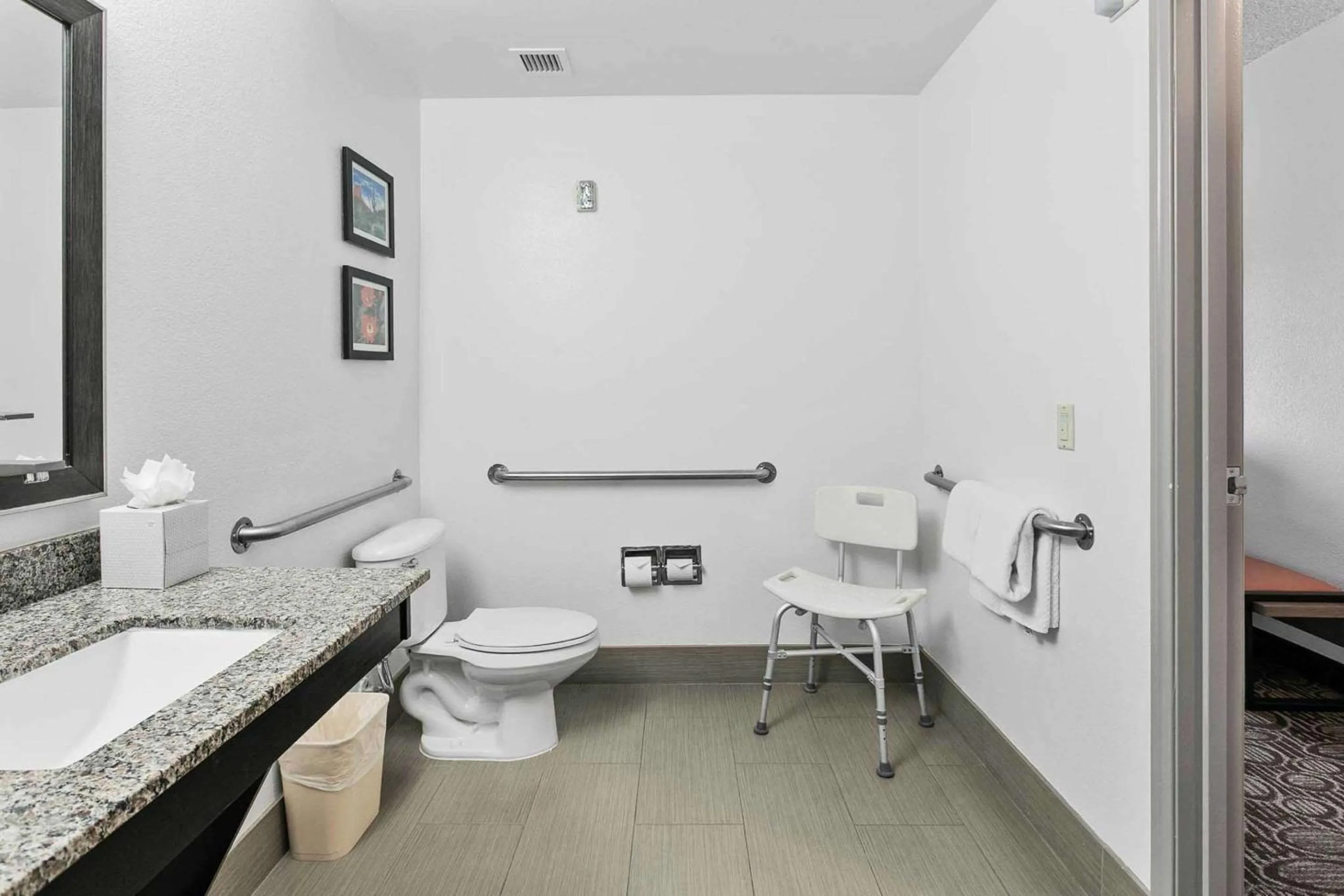 Bedroom in Comfort Inn Chandler - Phoenix South I-10