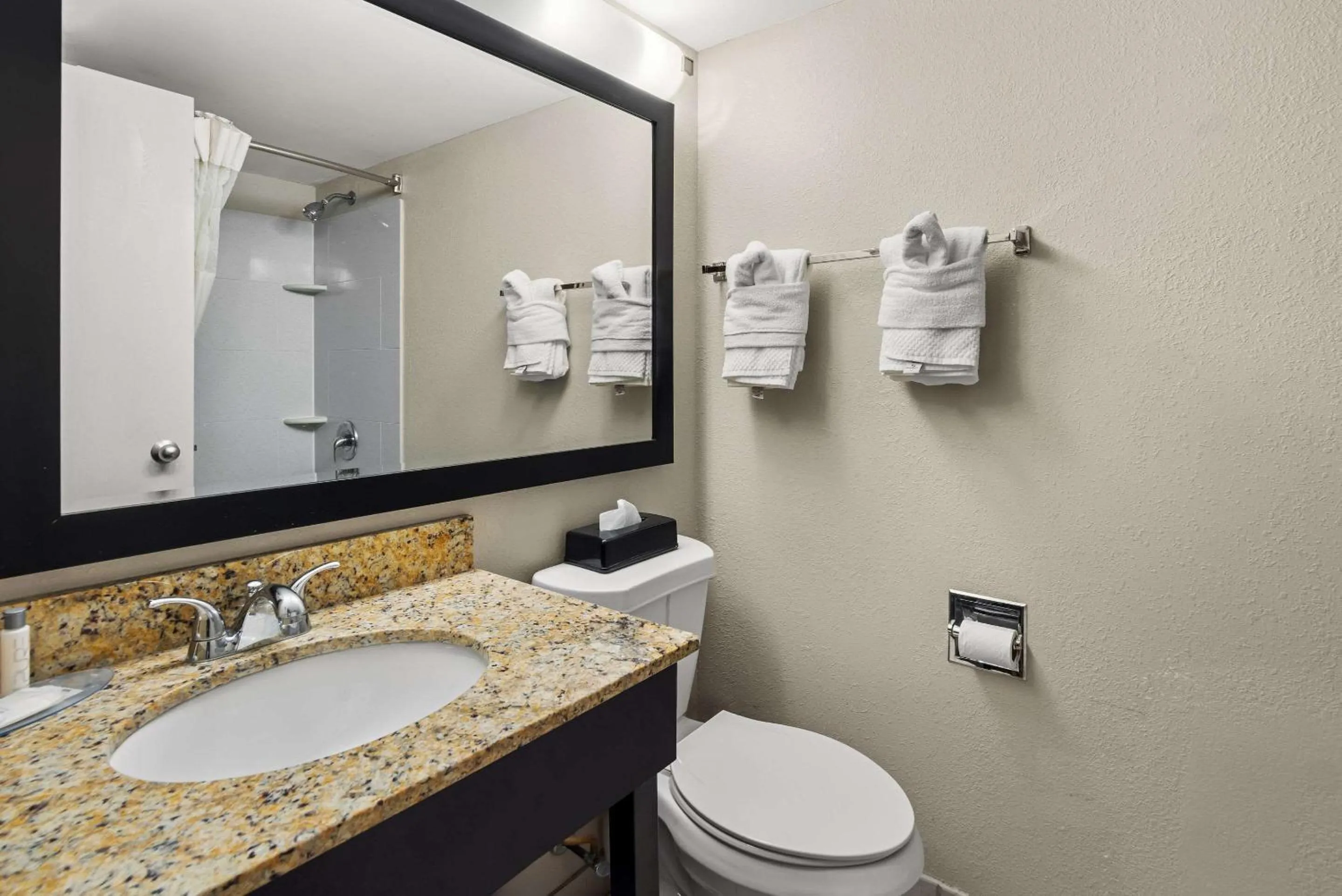 Bedroom, Bathroom in Quality Inn & Suites Columbia