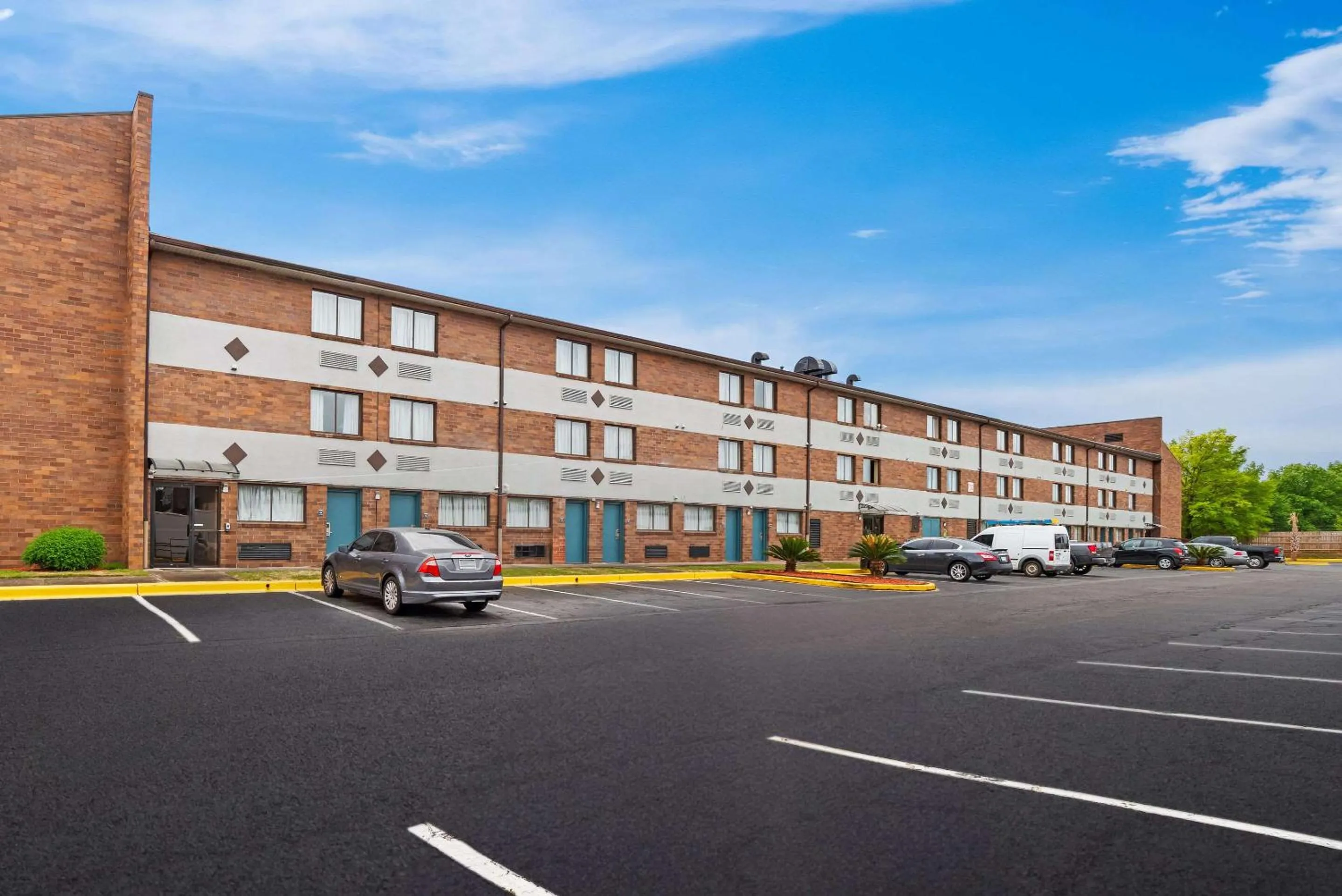 Property Building in Quality Inn & Suites Columbia