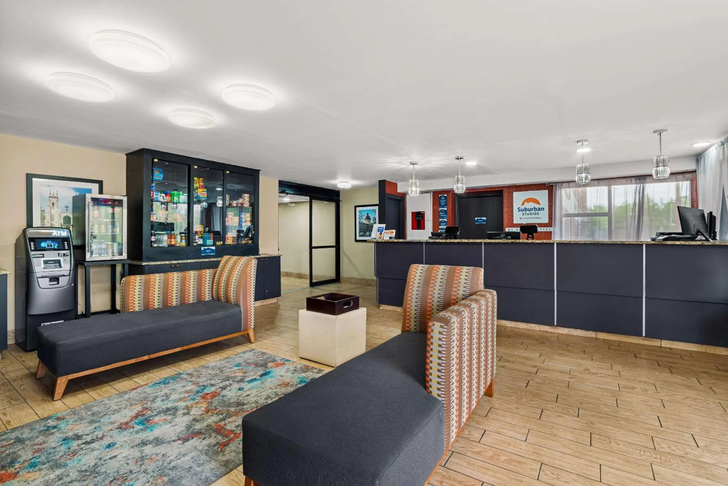 Lobby or reception in Suburban Studios Columbia Northwest