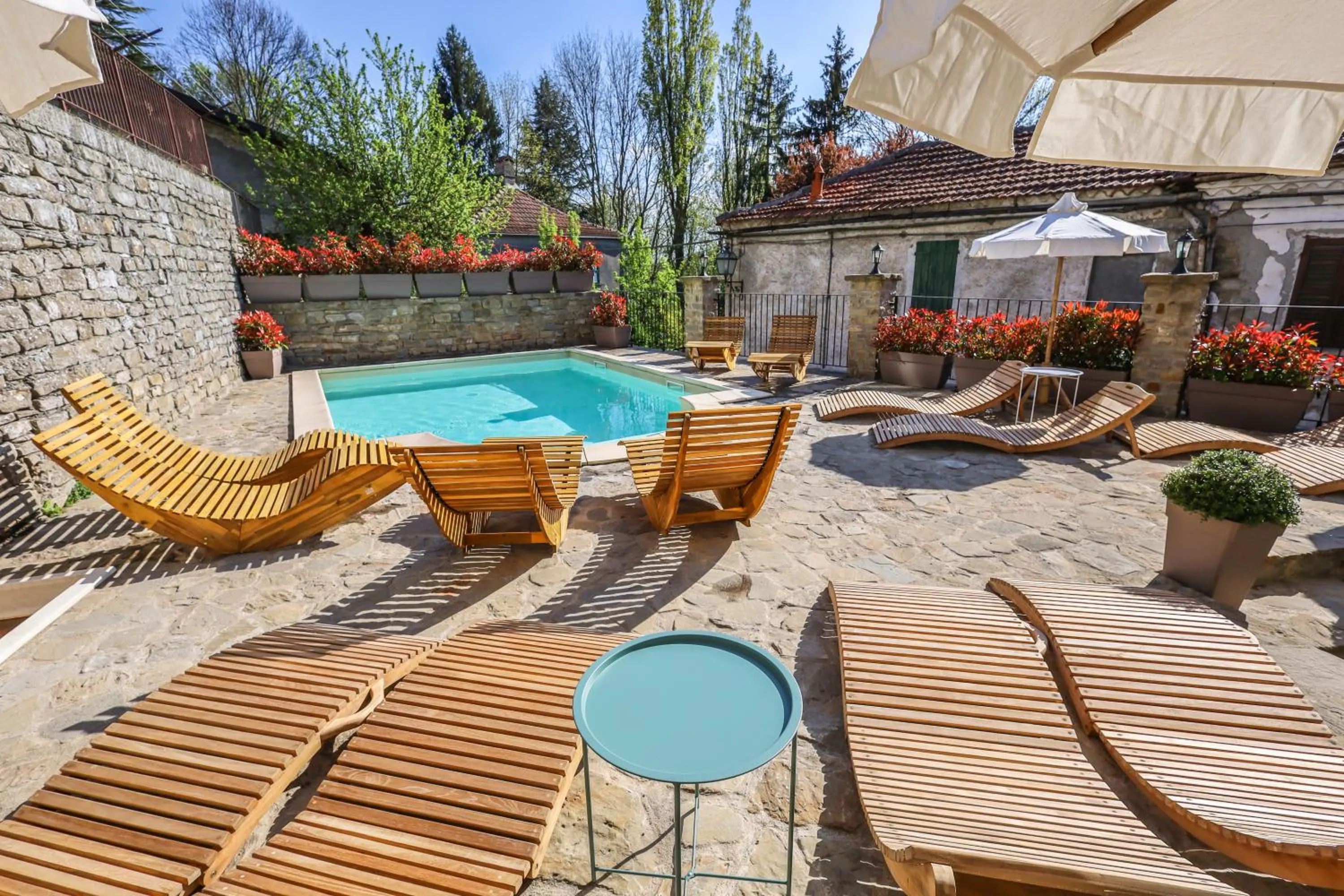 Swimming pool in Albergo del Bramante