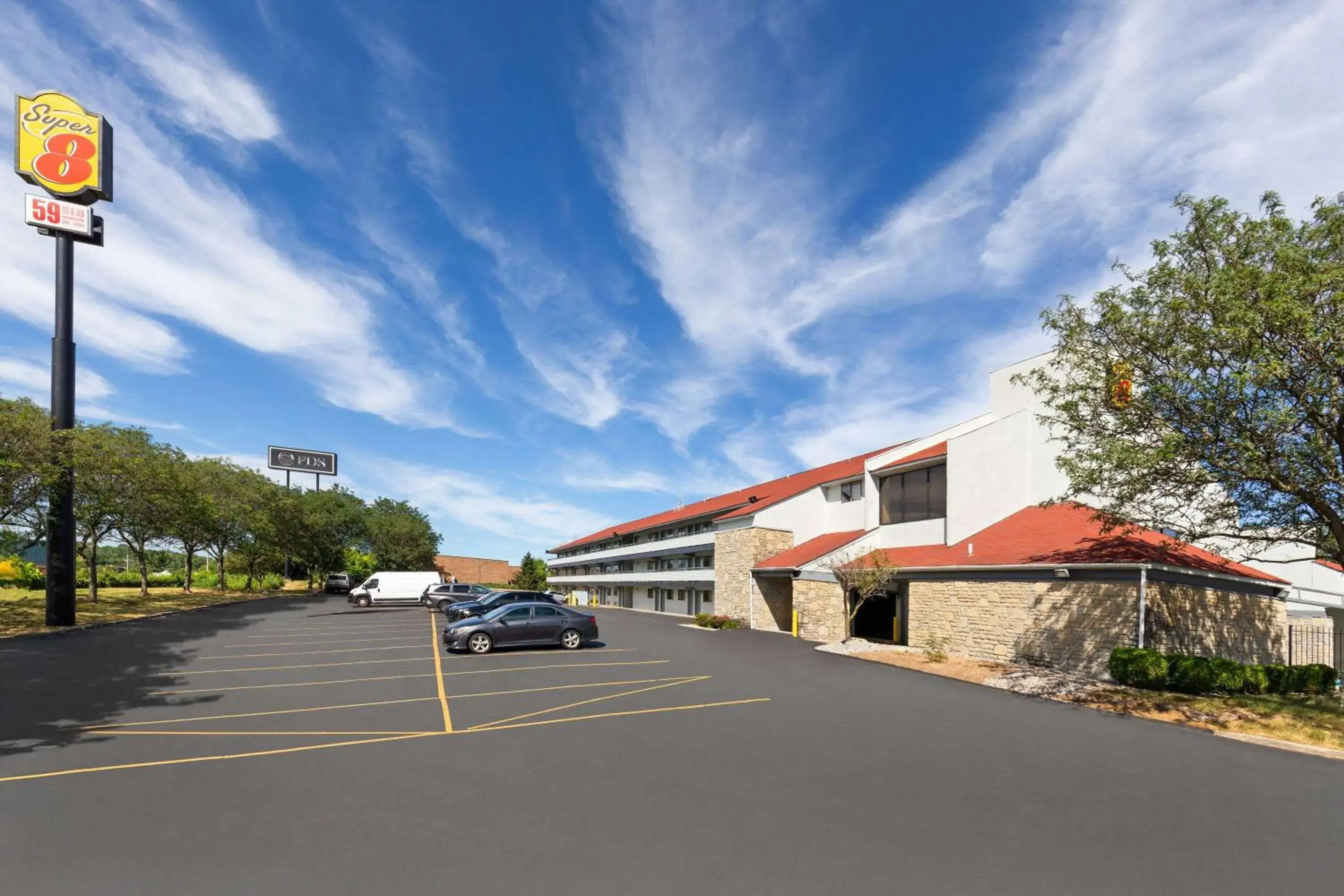 Property building in Super 8 by Wyndham Fort Mitchell Cincinnati Area Property building in Super 8 by Wyndham Fort Mitchell Cincinnati Area