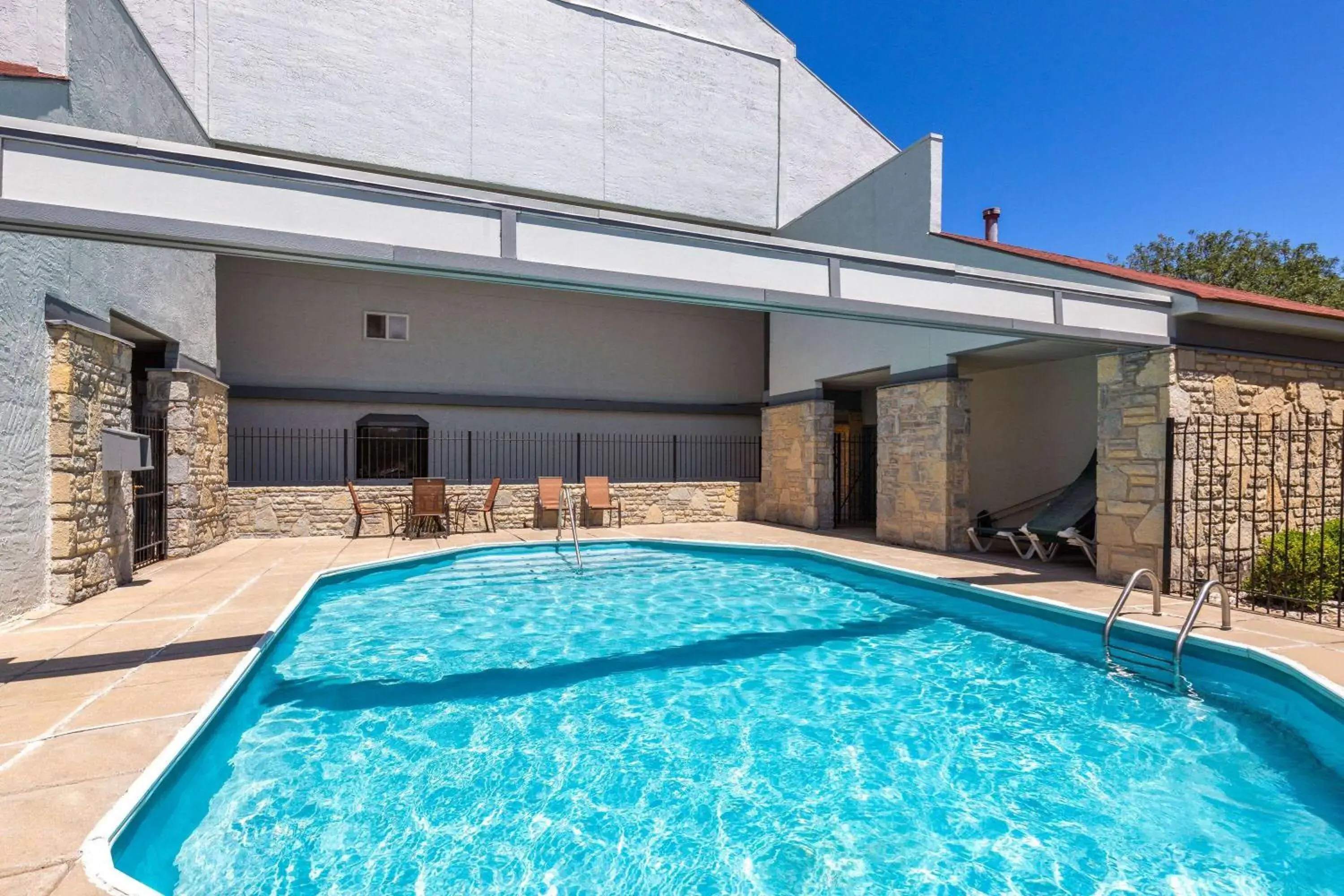 Swimming pool in Super 8 by Wyndham Fort Mitchell Cincinnati Area Swimming pool in Super 8 by Wyndham Fort Mitchell Cincinnati Area