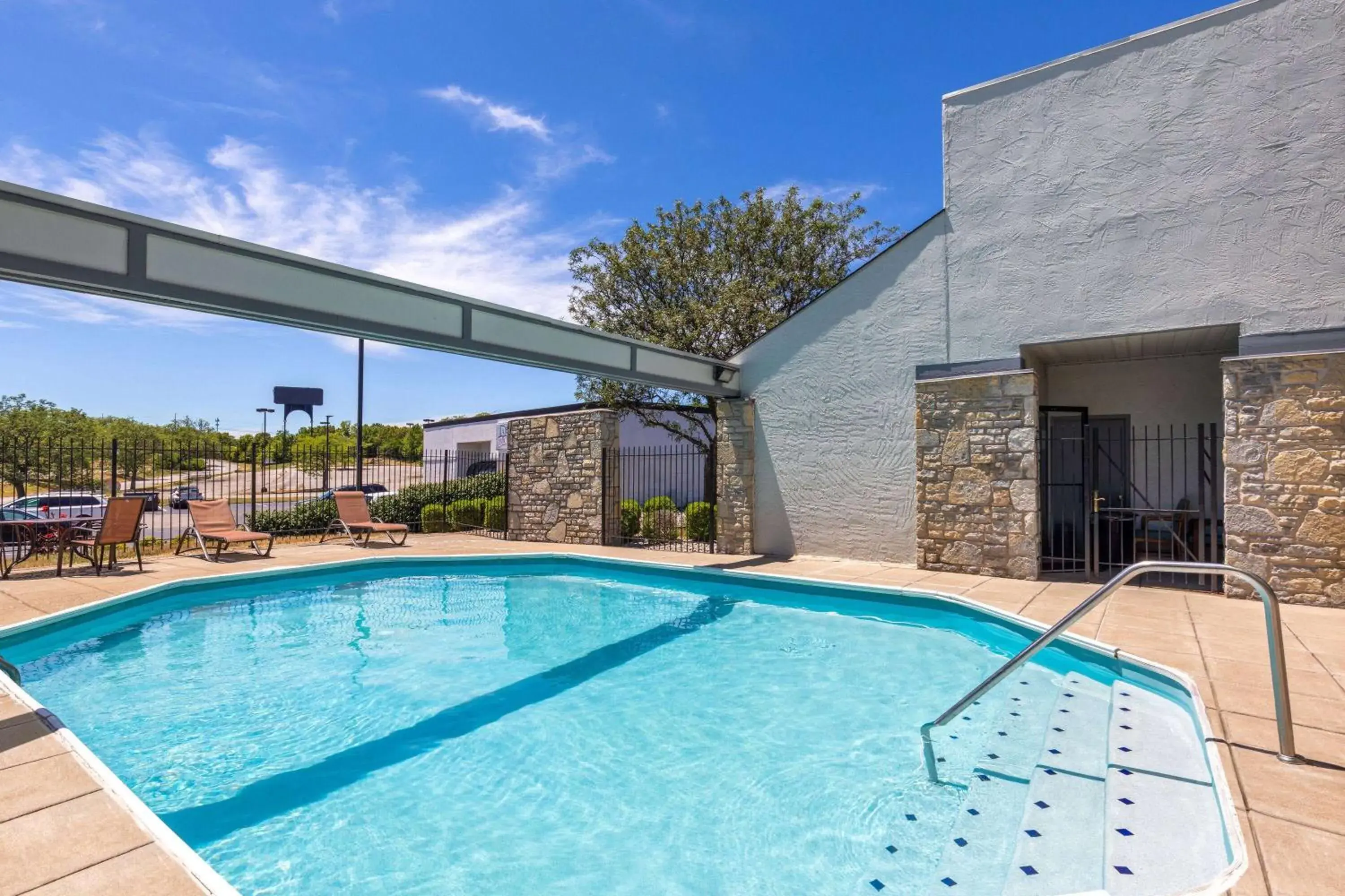 Swimming pool in Super 8 by Wyndham Fort Mitchell Cincinnati Area Swimming pool in Super 8 by Wyndham Fort Mitchell Cincinnati Area