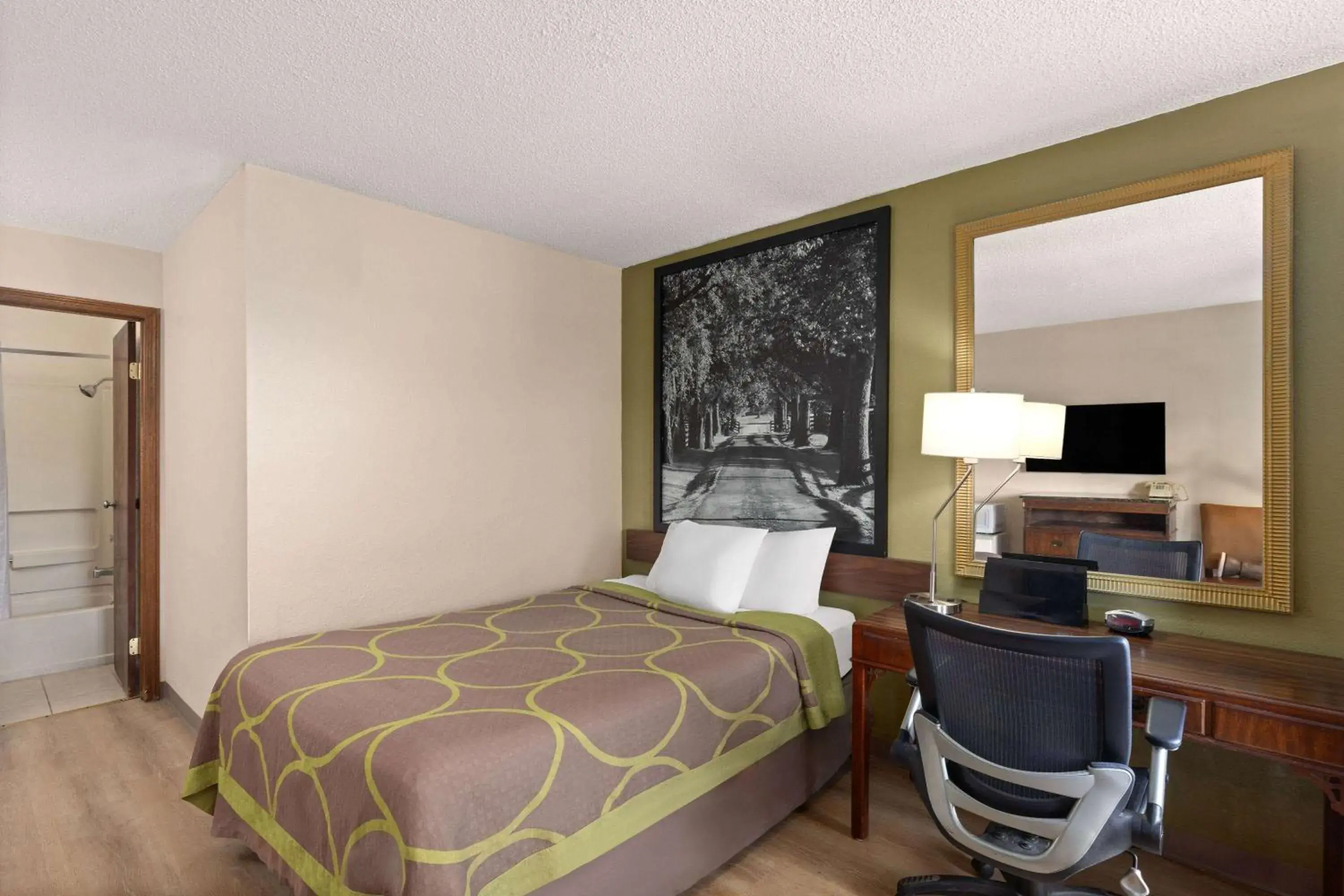 Double Room - Non-Smoking in Super 8 by Wyndham Fort Mitchell Cincinnati Area Double Room - Non-Smoking in Super 8 by Wyndham Fort Mitchell Cincinnati Area