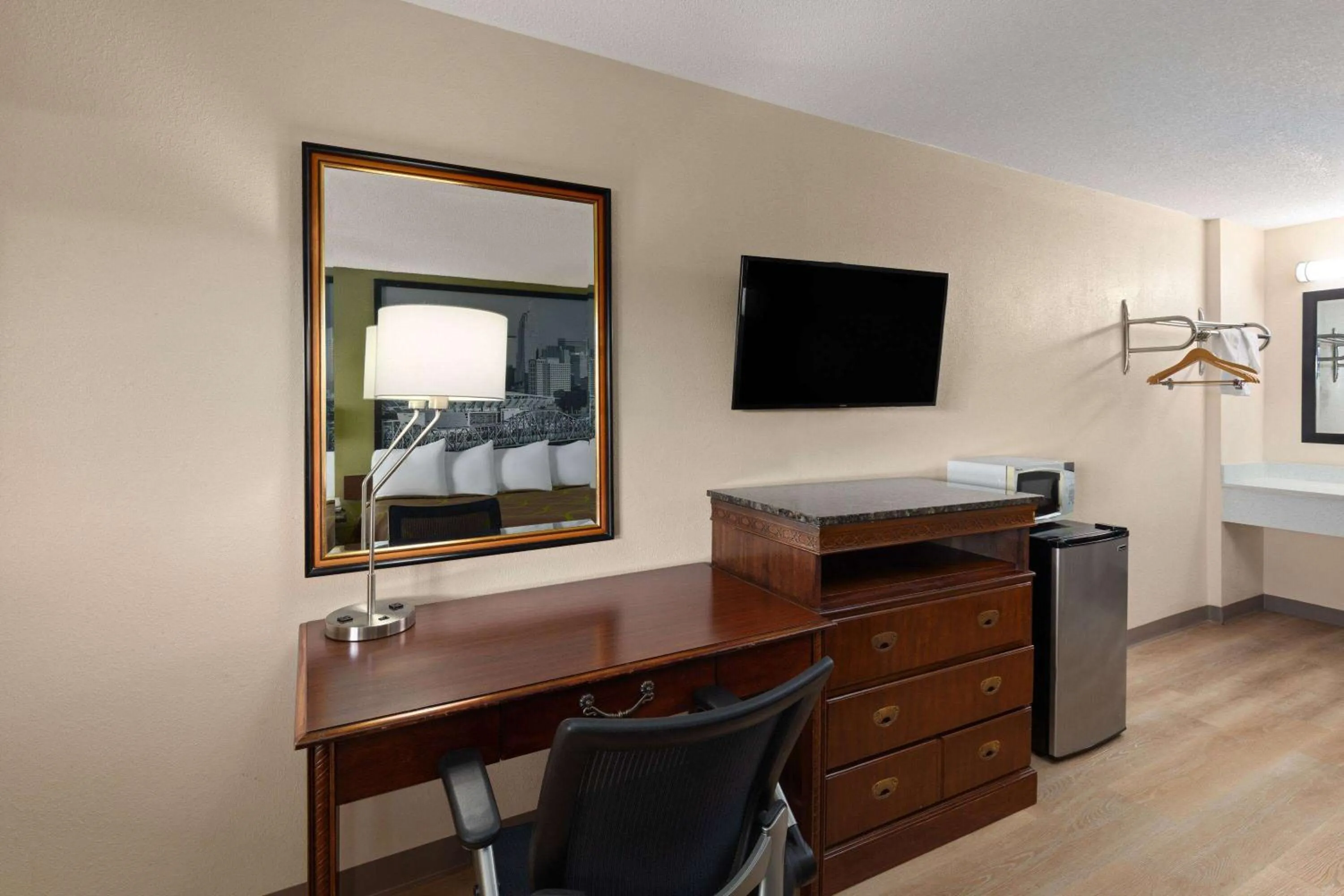 Photo of the whole room in Super 8 by Wyndham Fort Mitchell Cincinnati Area