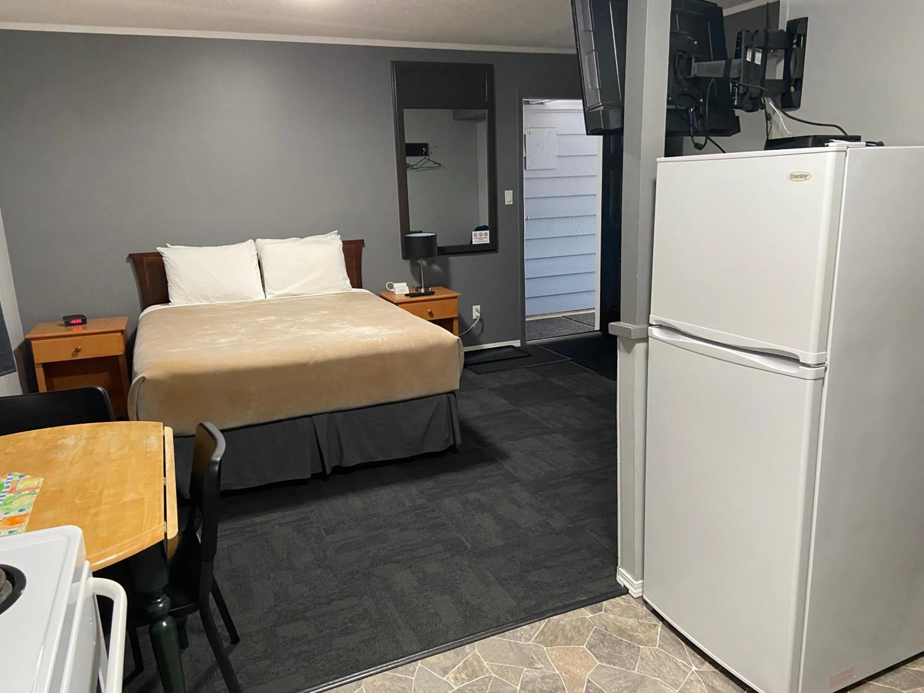 Bed in Monashee Lodge