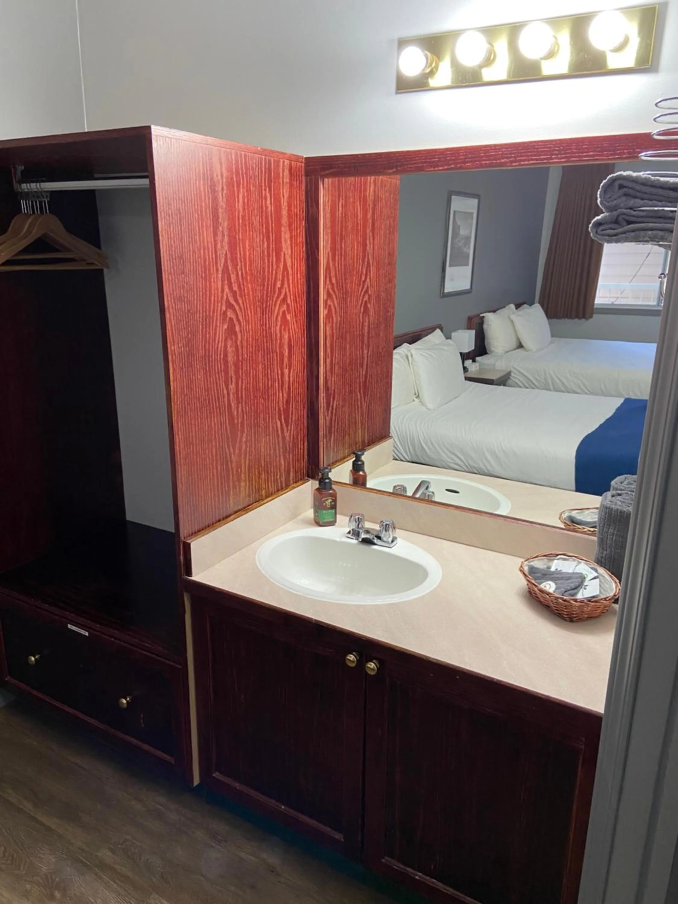 Bathroom in Monashee Lodge