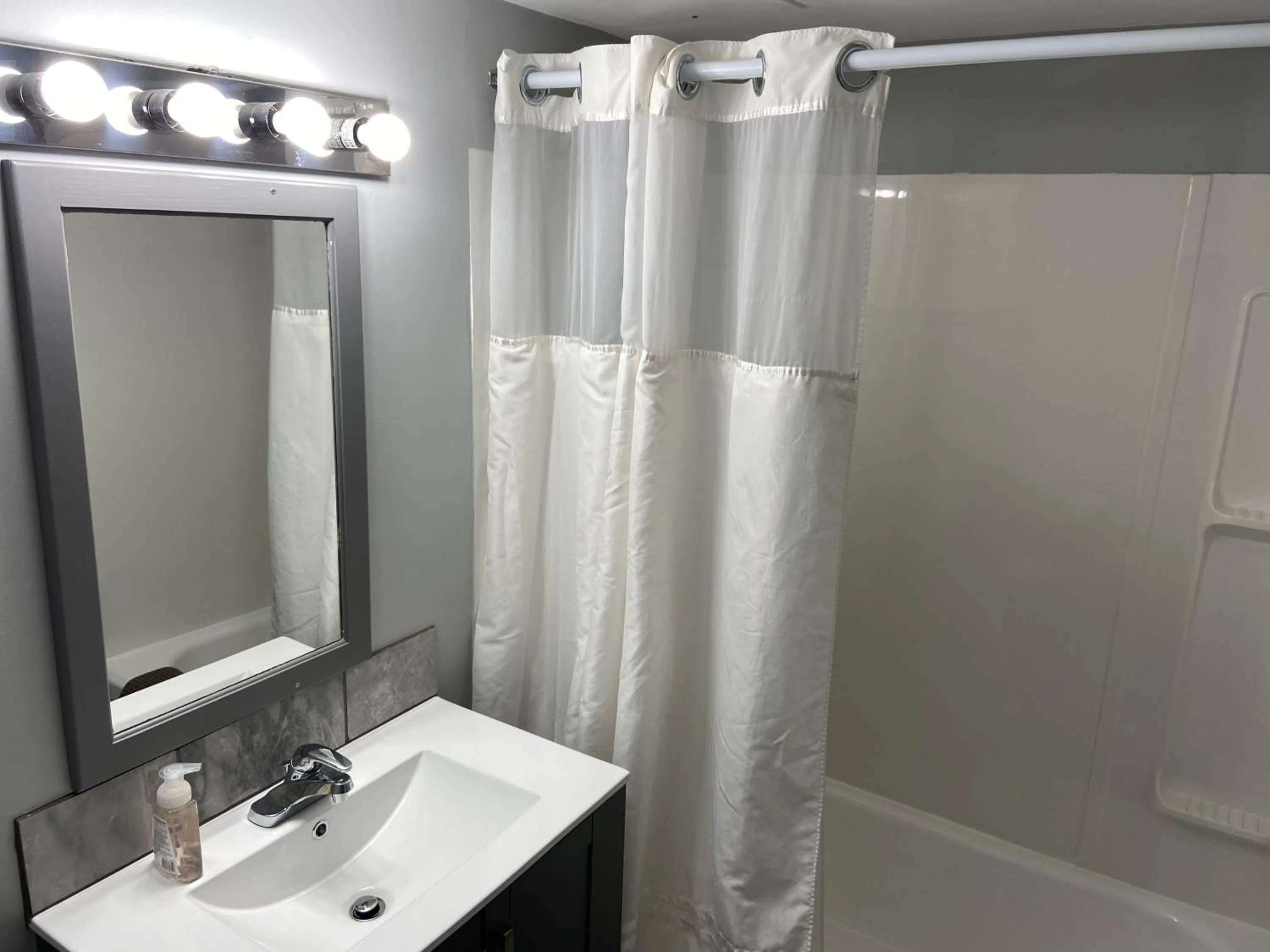 Shower in Monashee Lodge