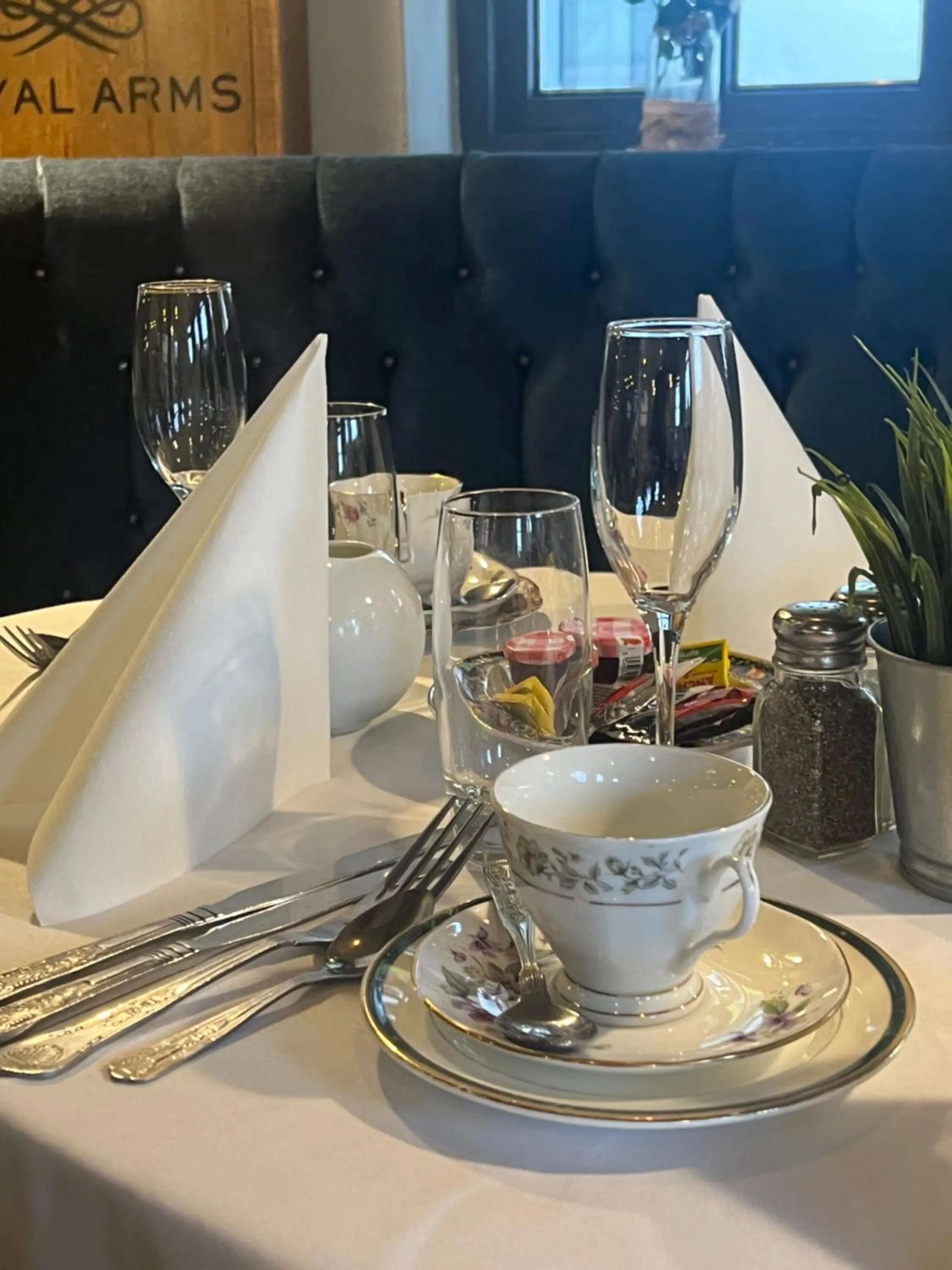 Food and drinks in The Royal Arms Bed & Breakfast