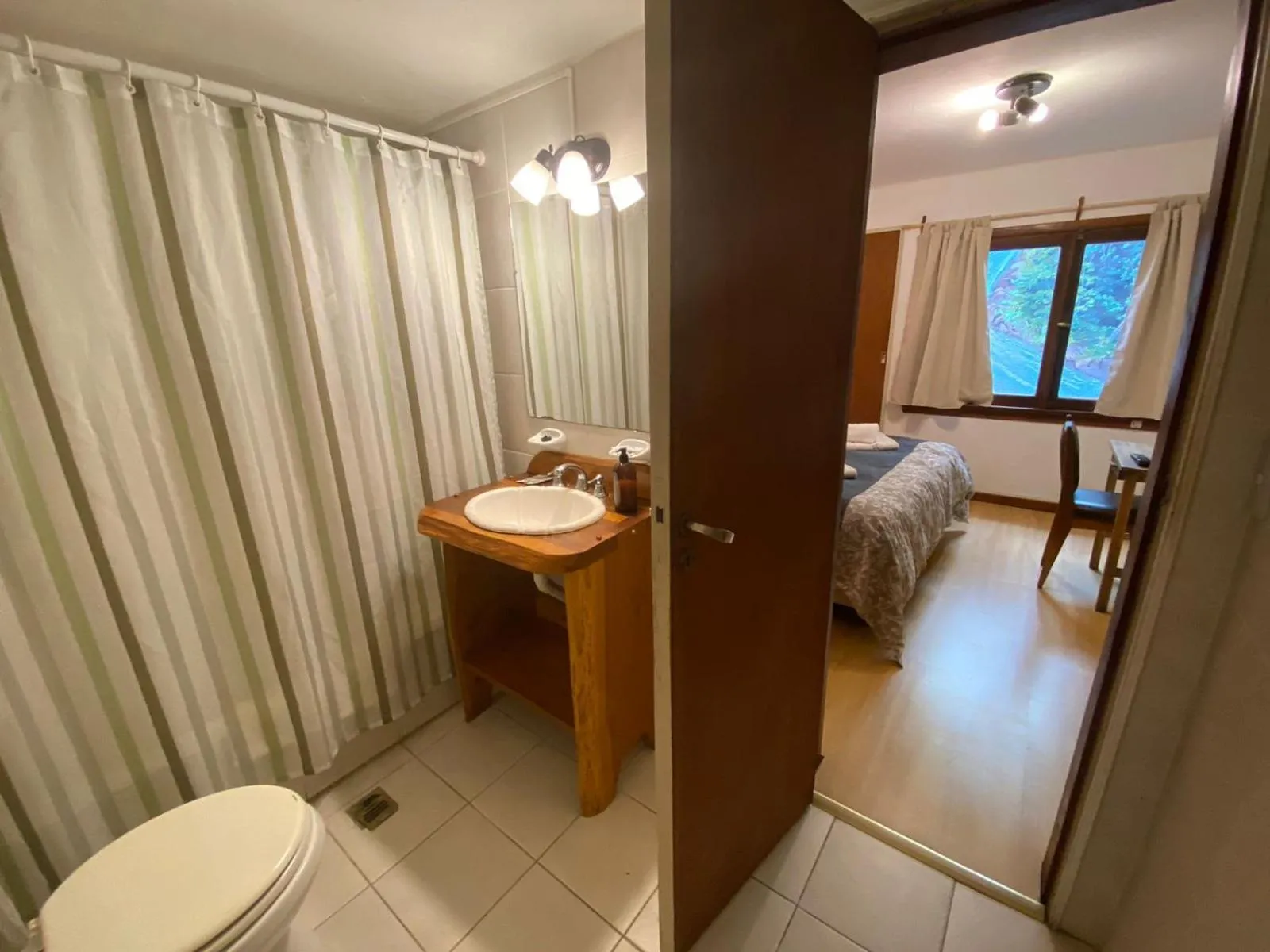 Bathroom, Bed in Hostería Suiza - Ex Casita Suiza
