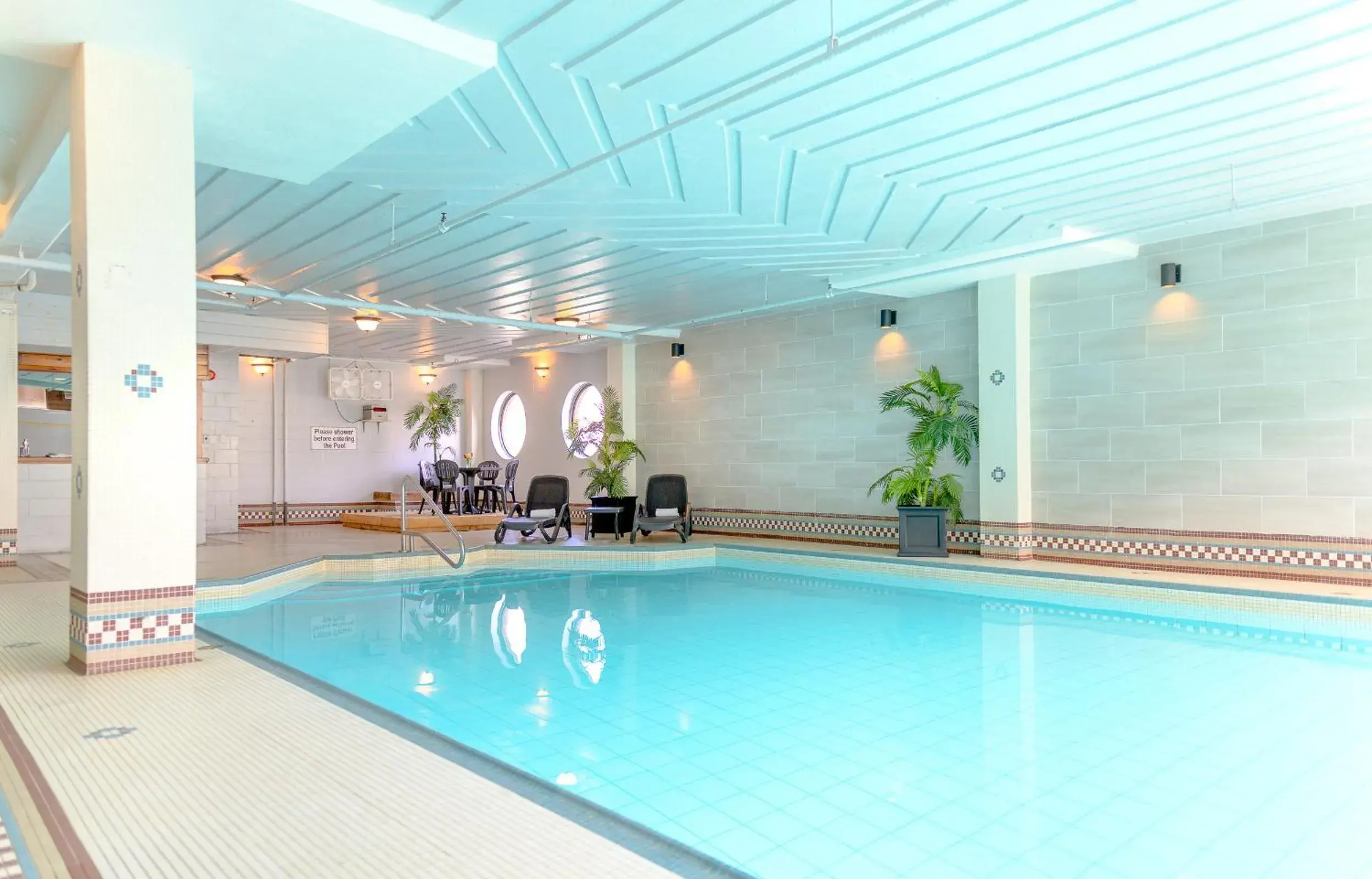 Swimming pool in Rodd Grand Yarmouth Swimming pool in Rodd Grand Yarmouth