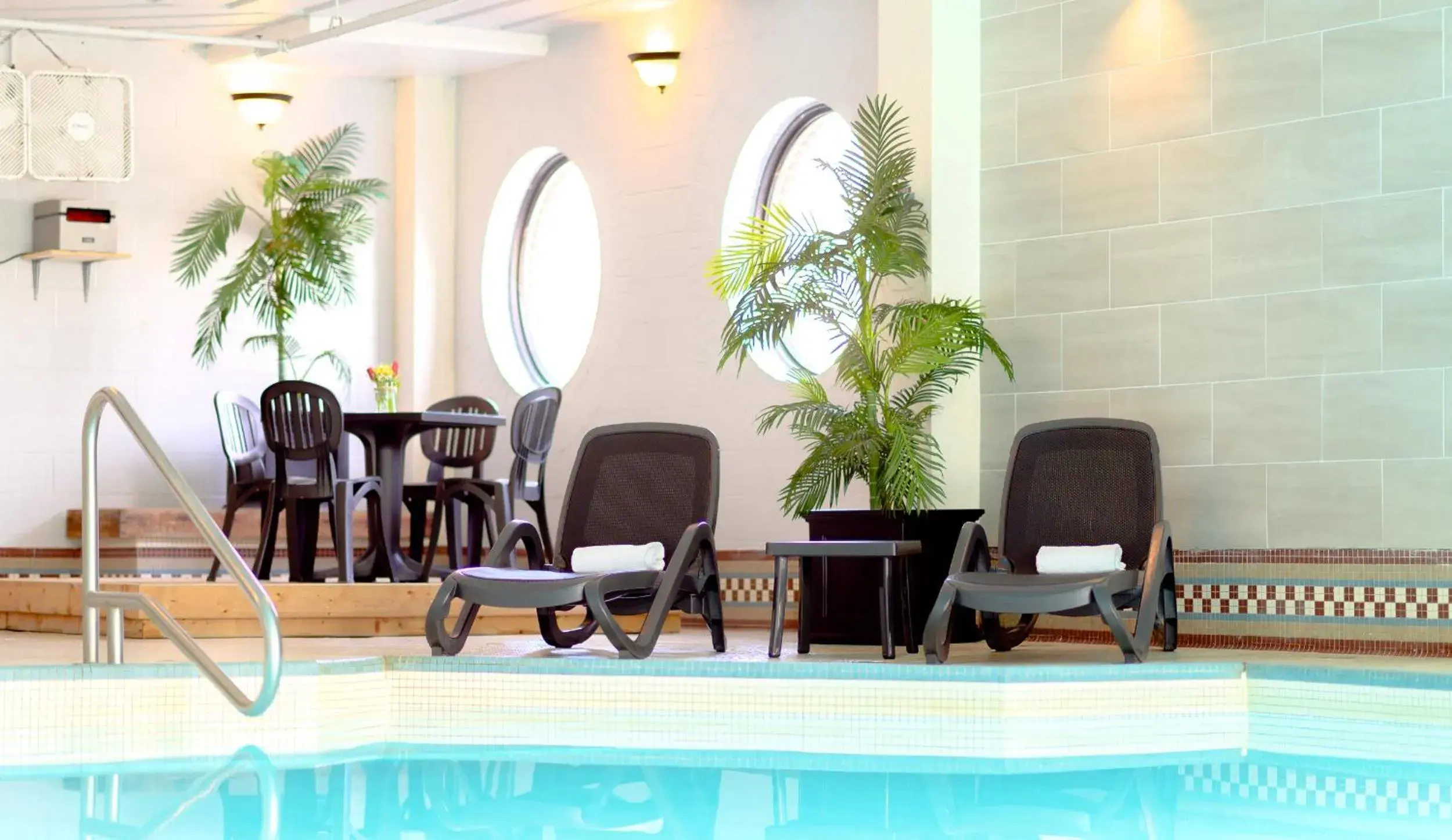 Swimming pool in Rodd Grand Yarmouth Swimming pool in Rodd Grand Yarmouth