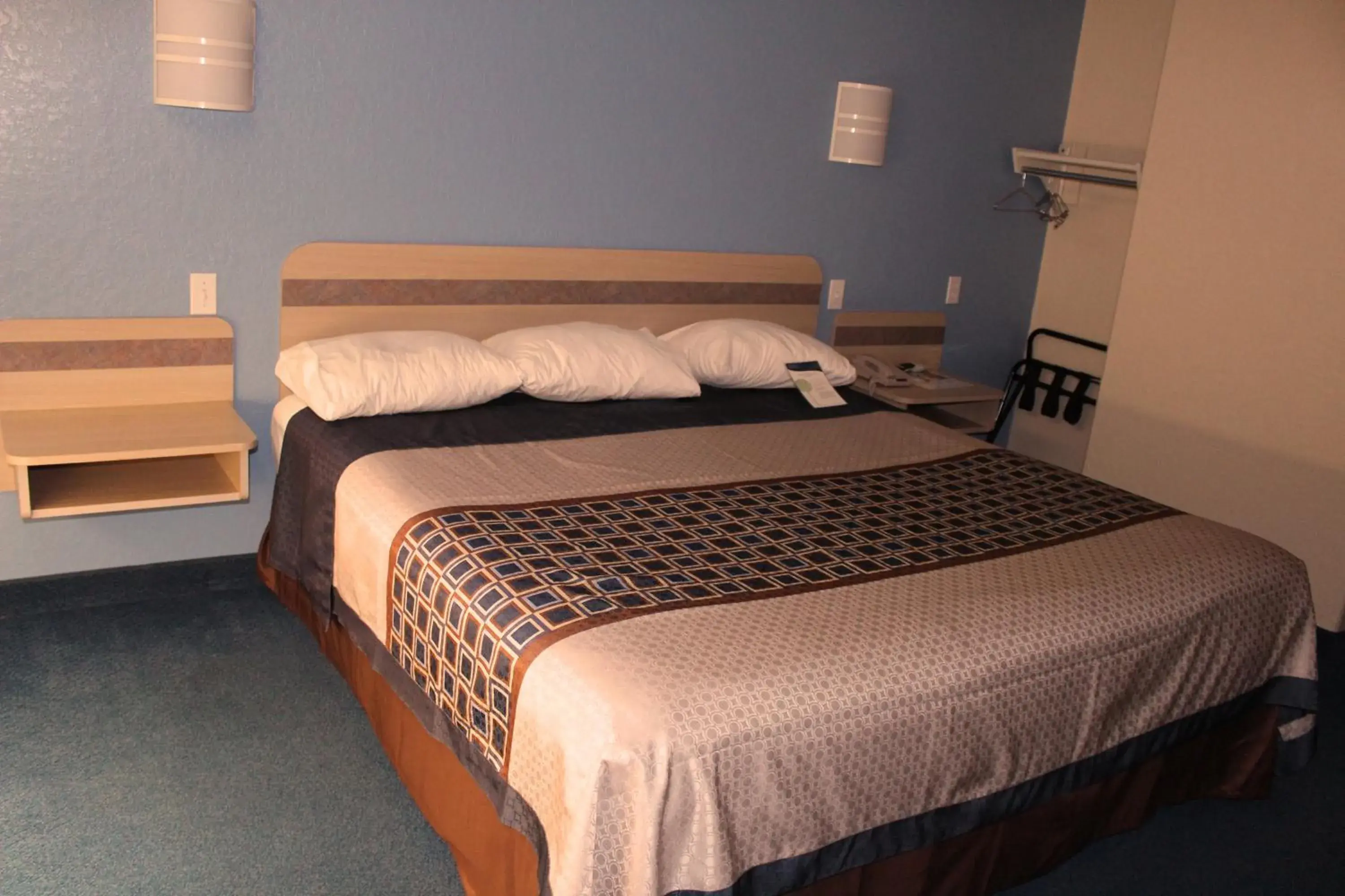 Bed in Wine Country Inn Bed in Wine Country Inn