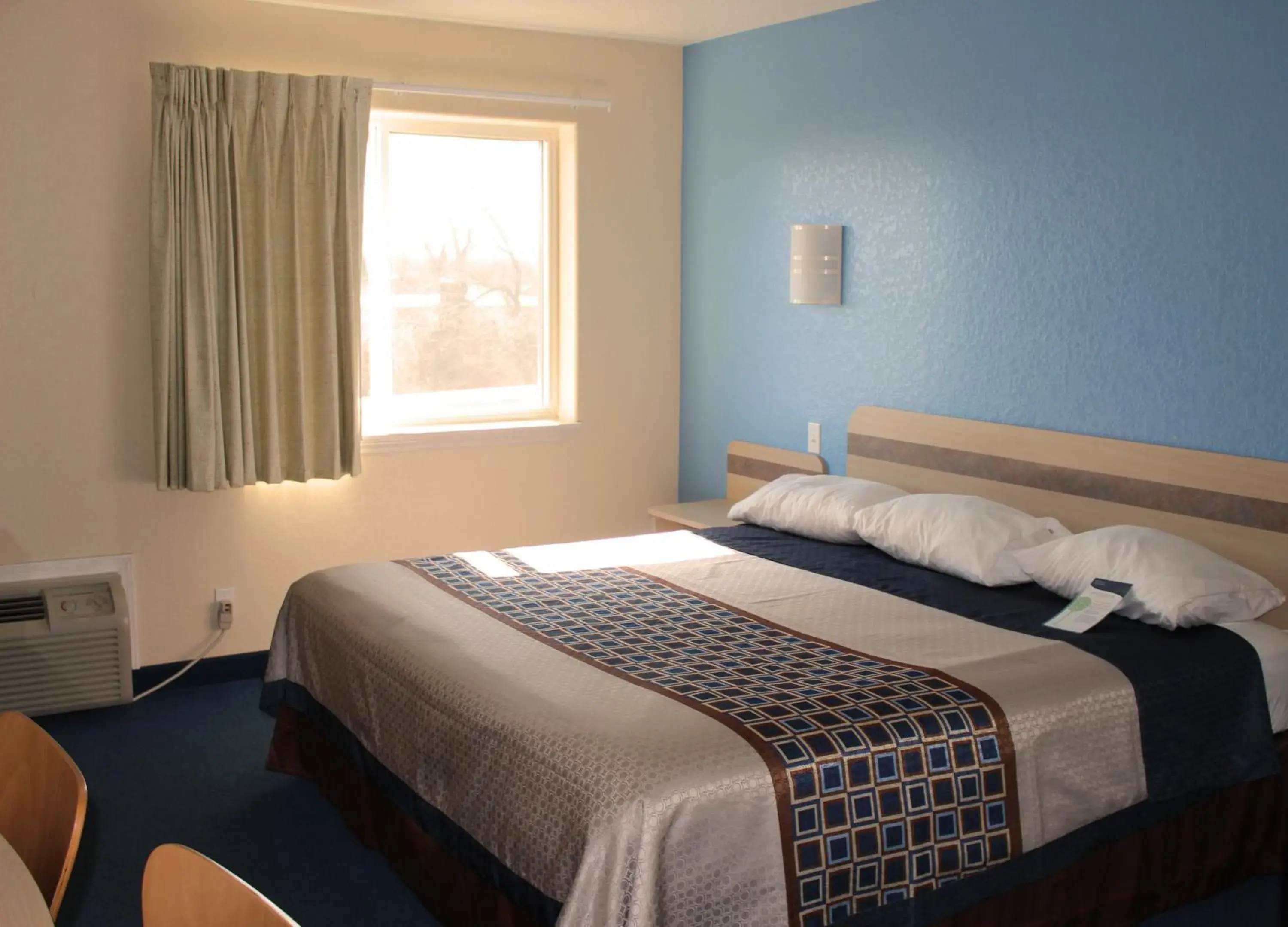 King Room - Non-Smoking in Wine Country Inn King Room - Non-Smoking in Wine Country Inn