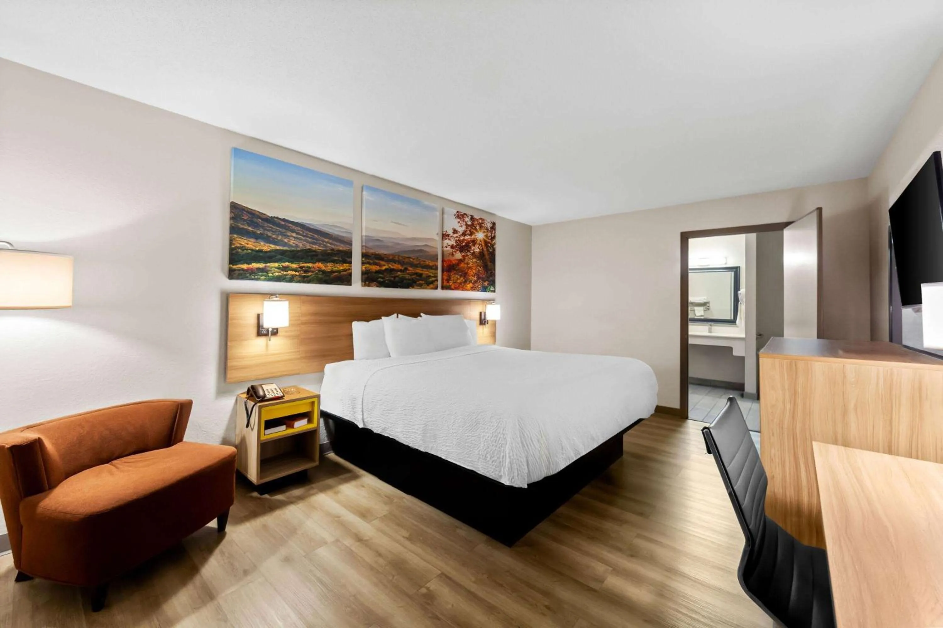 Bed in Days Inn by Wyndham Brownsville