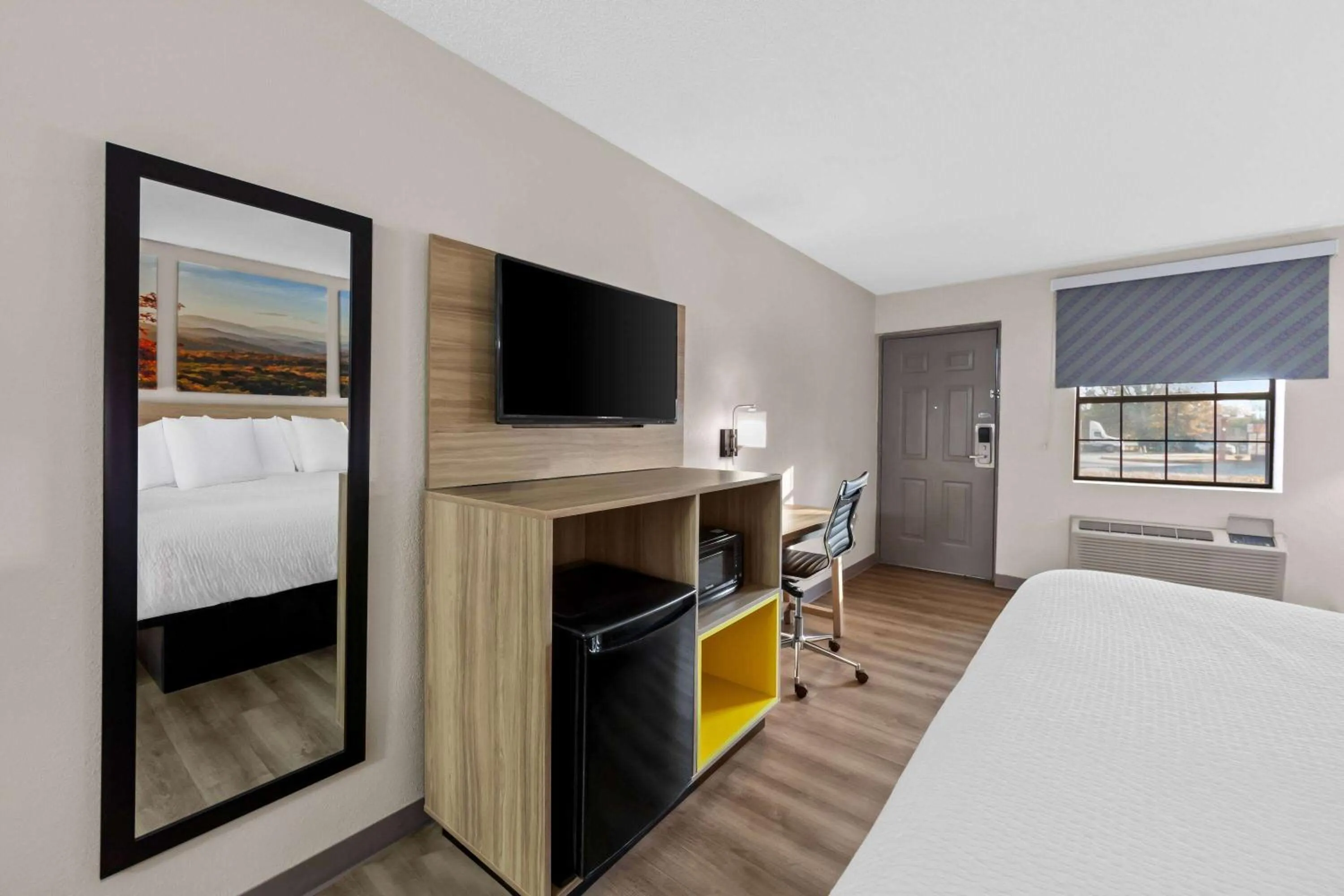 Bed in Days Inn by Wyndham Brownsville