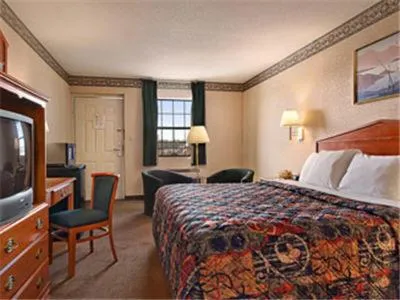 Bed in Days Inn by Wyndham Brownsville