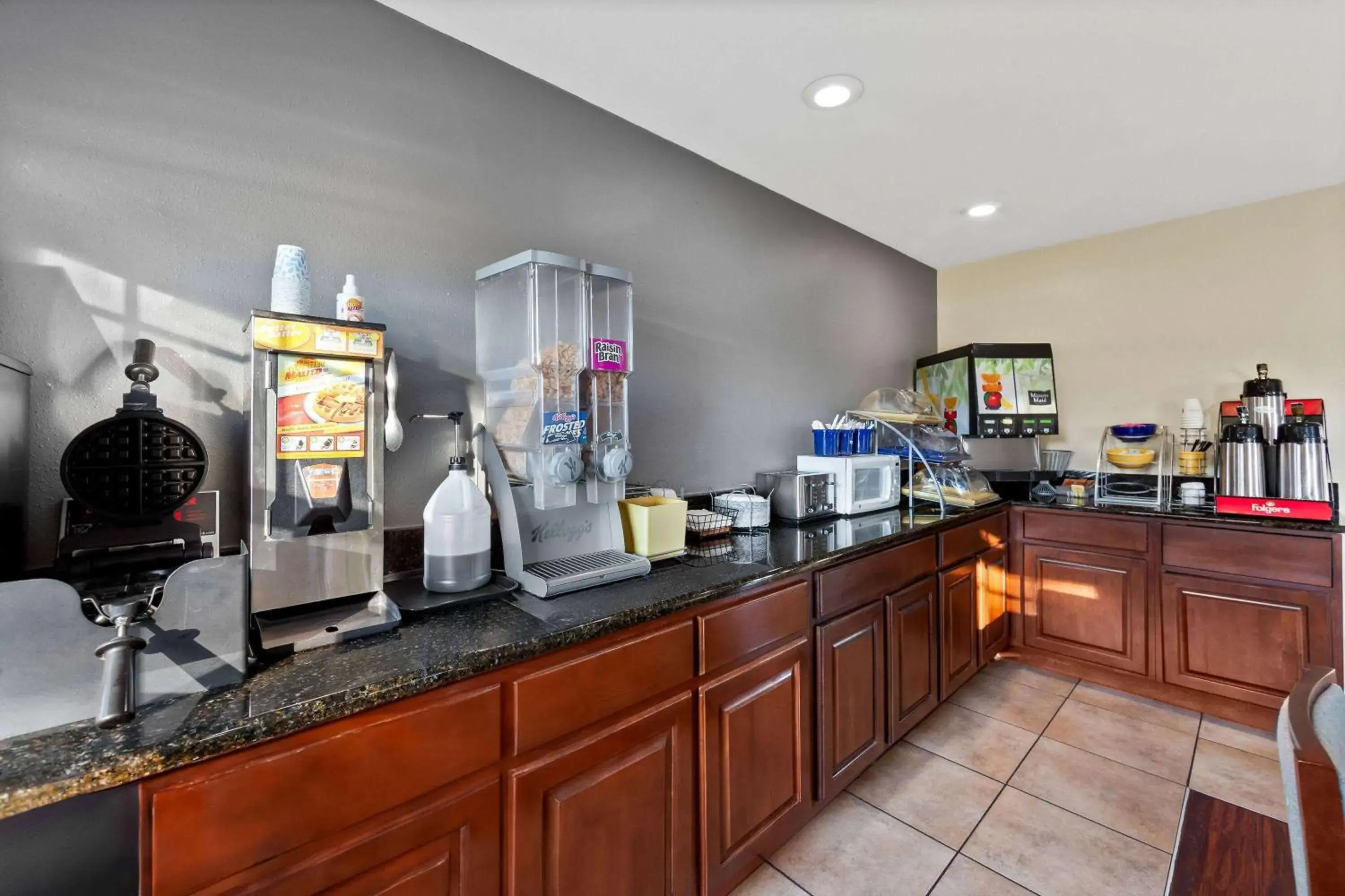 Restaurant/places to eat in Days Inn by Wyndham Brownsville Restaurant/places to eat in Days Inn by Wyndham Brownsville