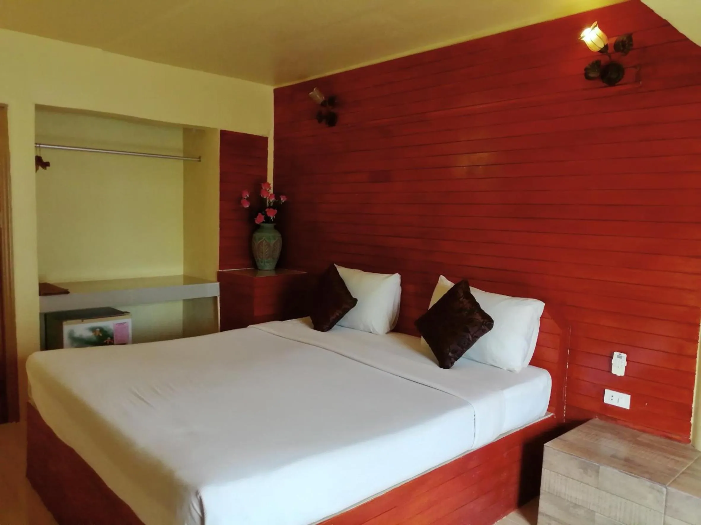 Bed in Phangan Orchid Resort