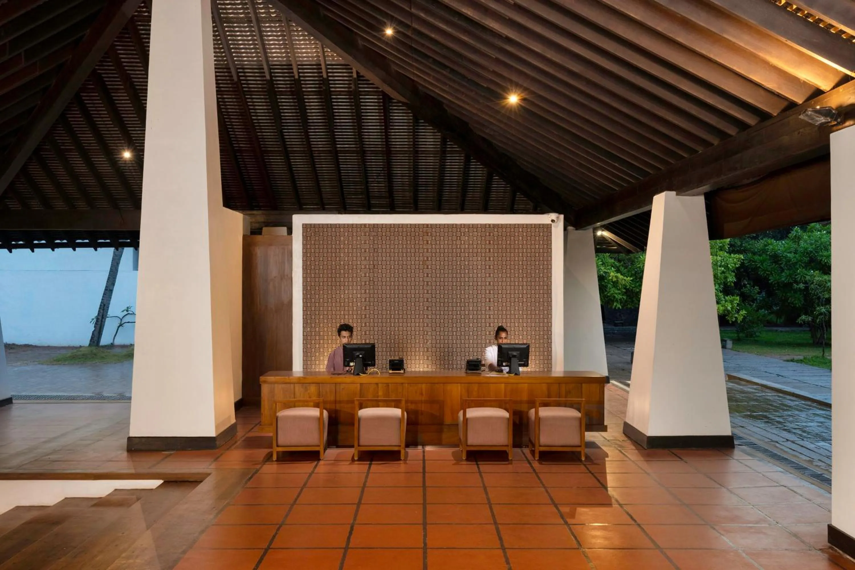 Lobby or reception in Jetwing Lagoon Wellness, A Luxury Reserve - Adults Only