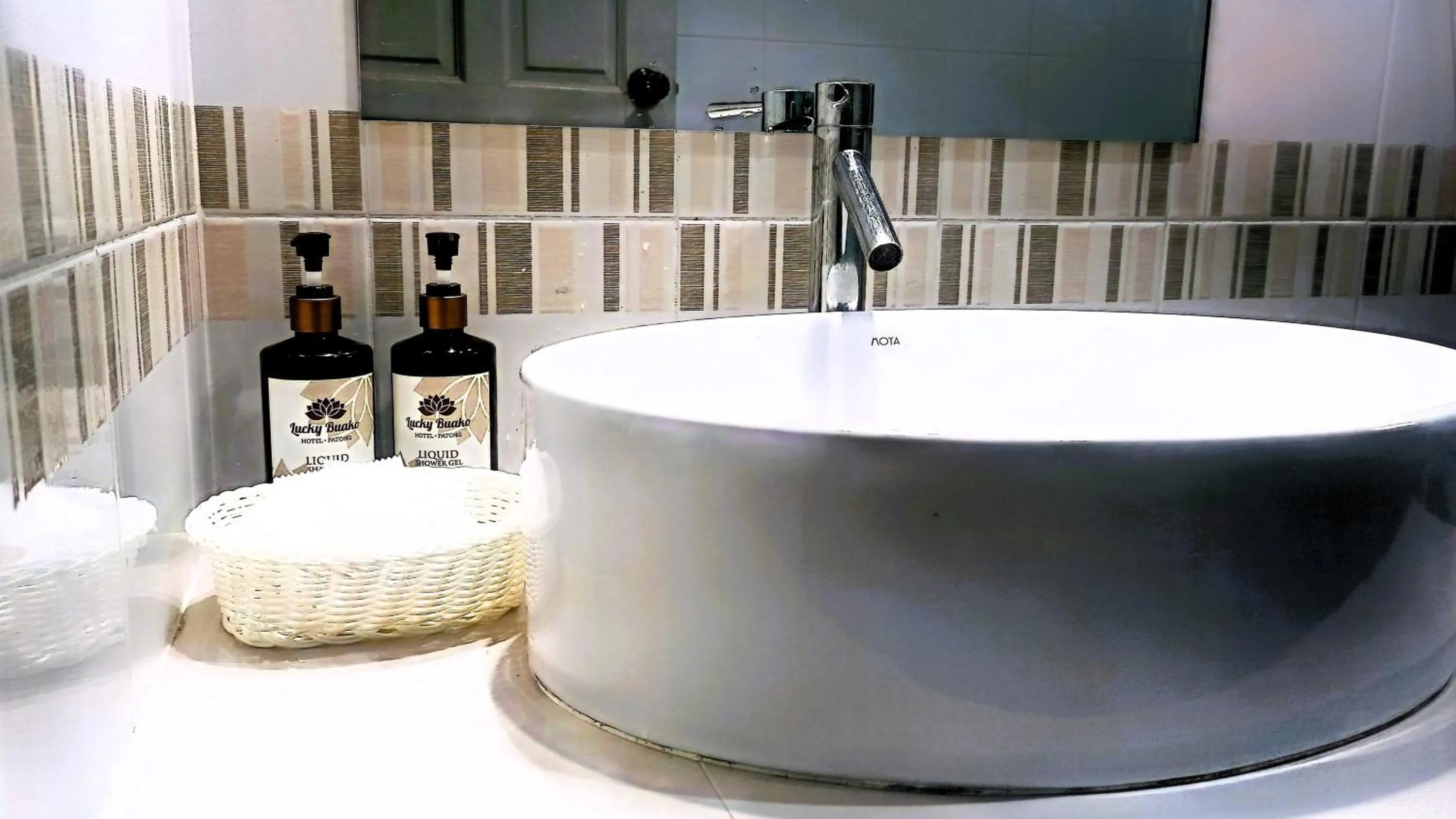 Bathroom in Lucky Buako Hotel Patong