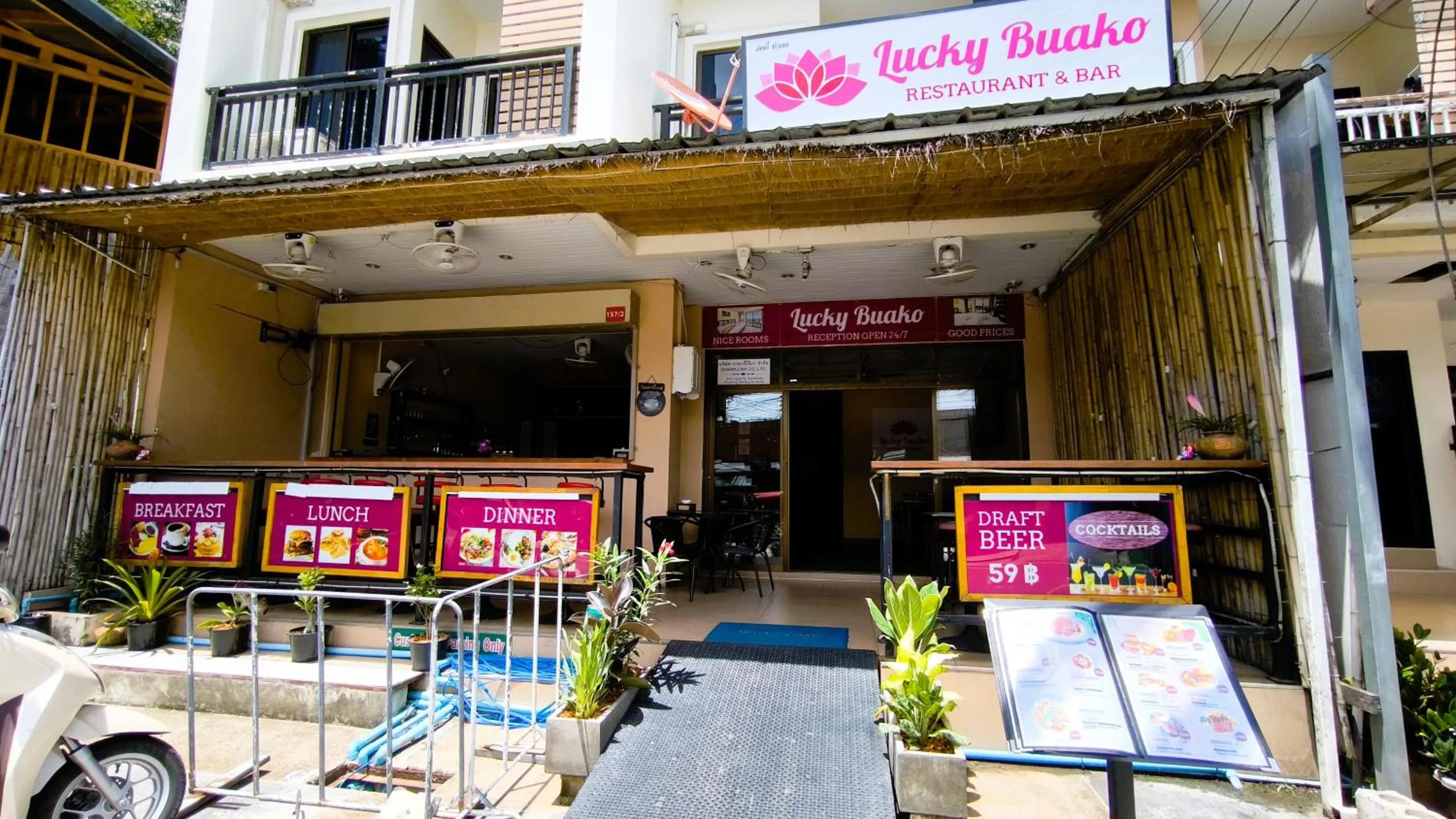 Facade/entrance in Lucky Buako Hotel Patong