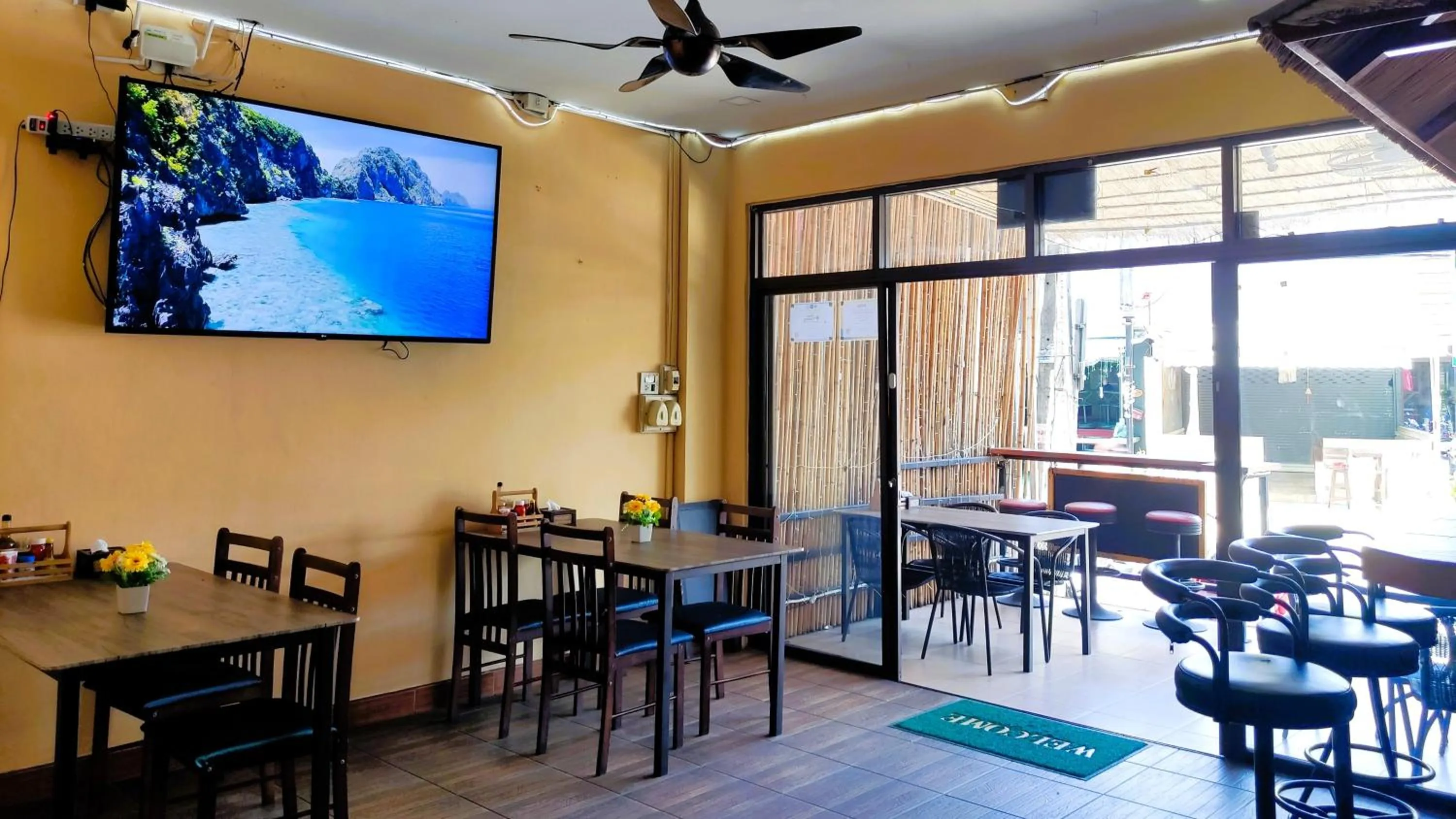 Restaurant/places to eat in Lucky Buako Hotel Patong