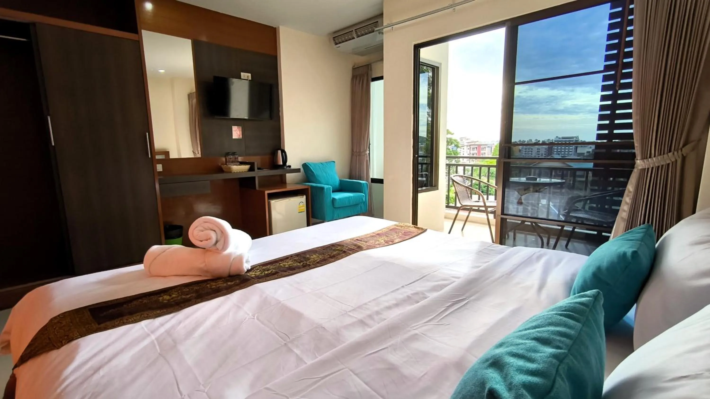 Bedroom, Bed in Lucky Buako Hotel Patong