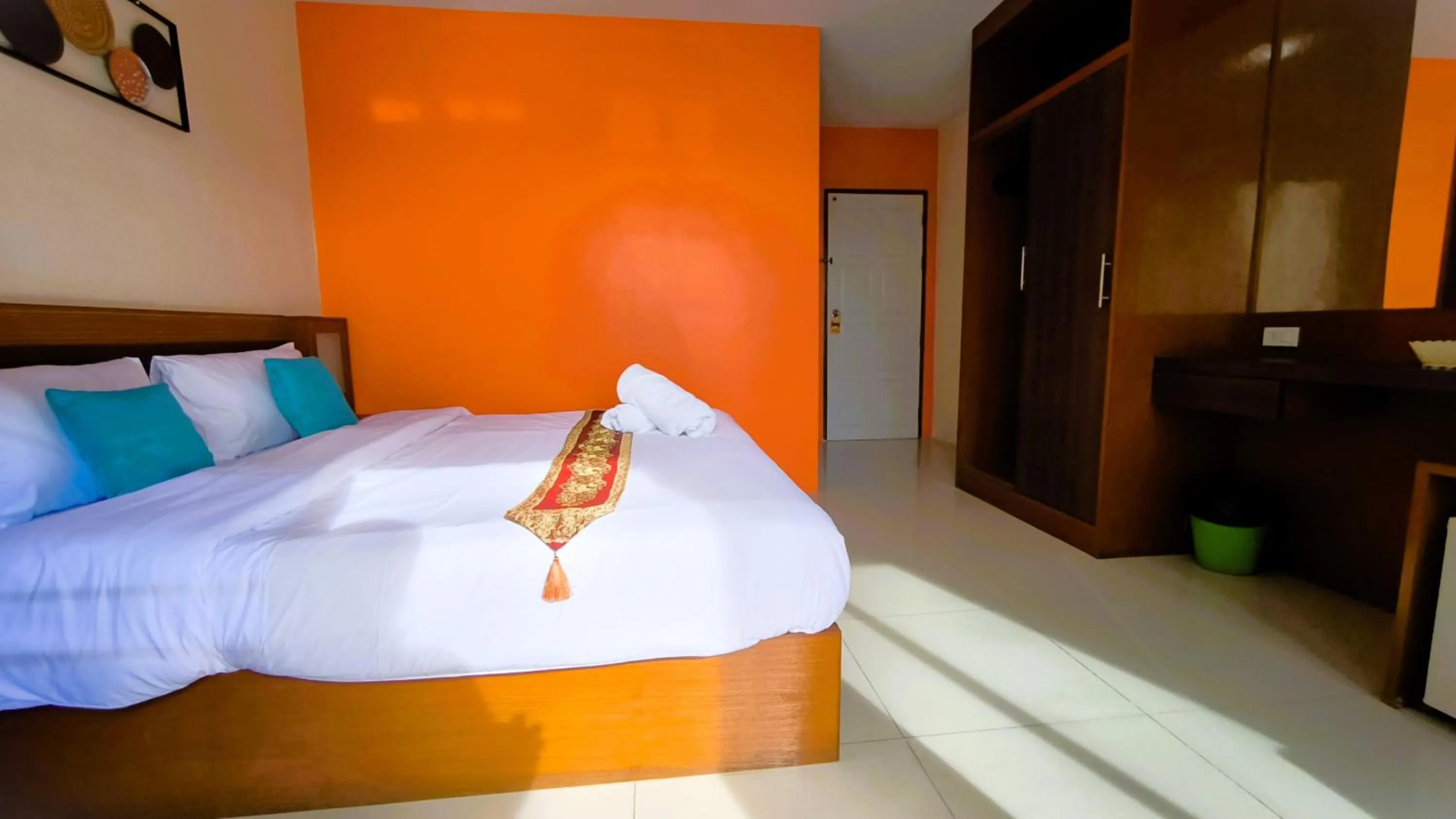 Bedroom, Bed in Lucky Buako Hotel Patong