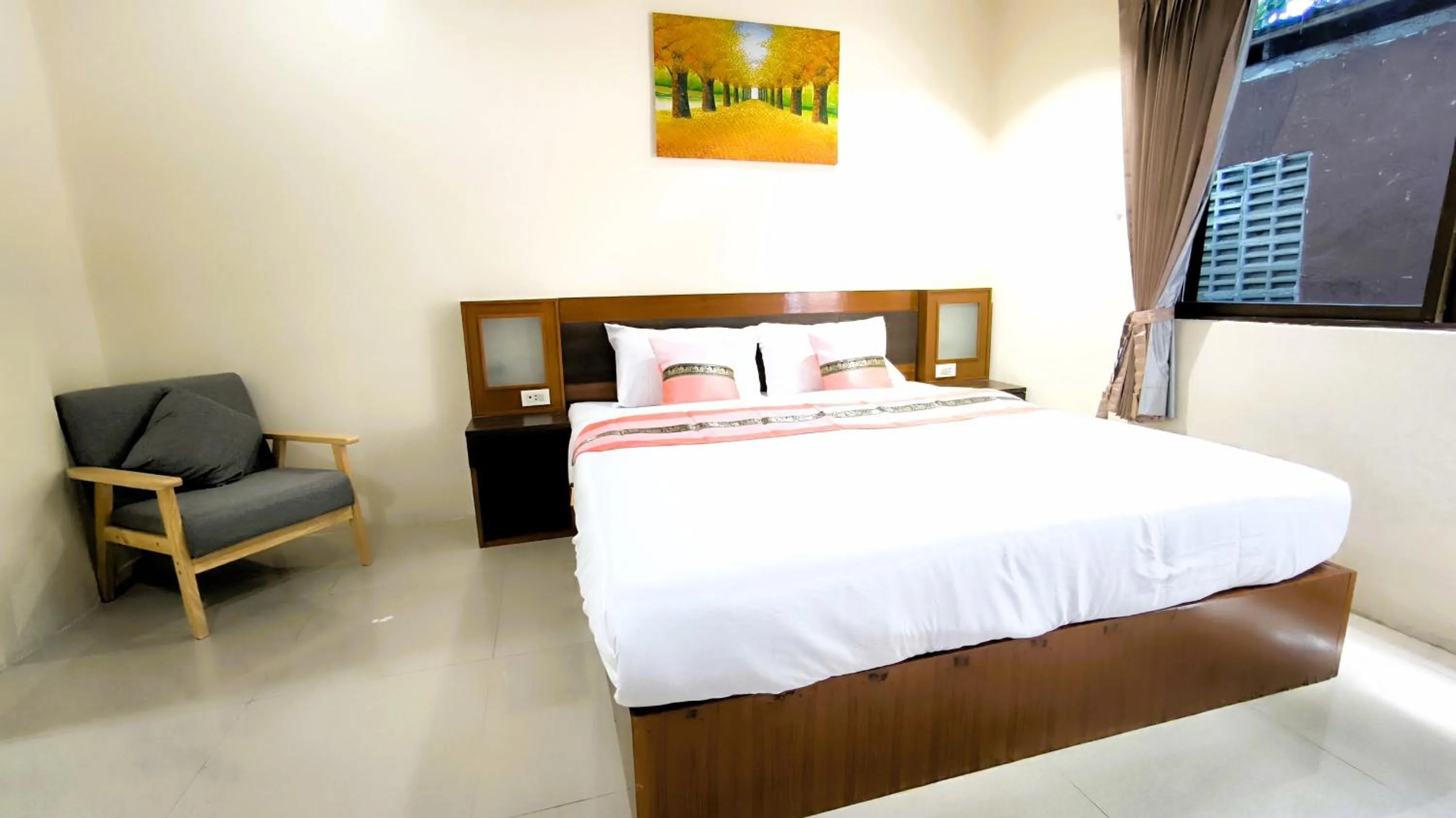 Bed in Lucky Buako Hotel Patong