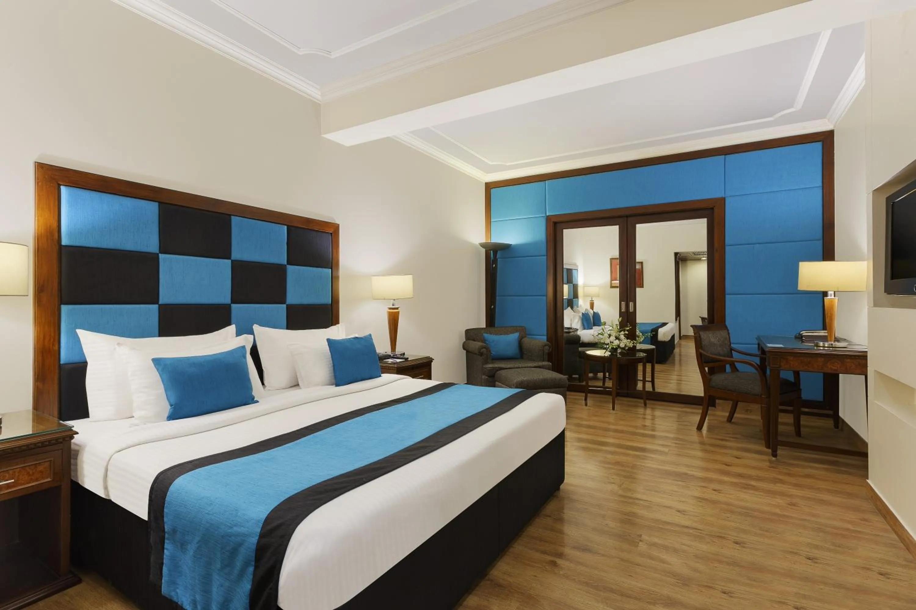 Bedroom, Bed in Park Plaza, Ludhiana