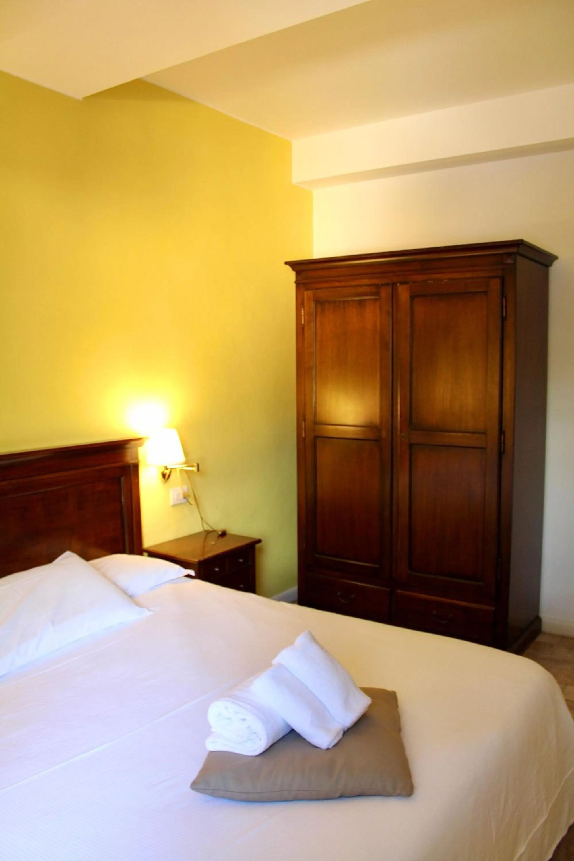 wardrobe, Bed in Hotel Ca' Vecchia
