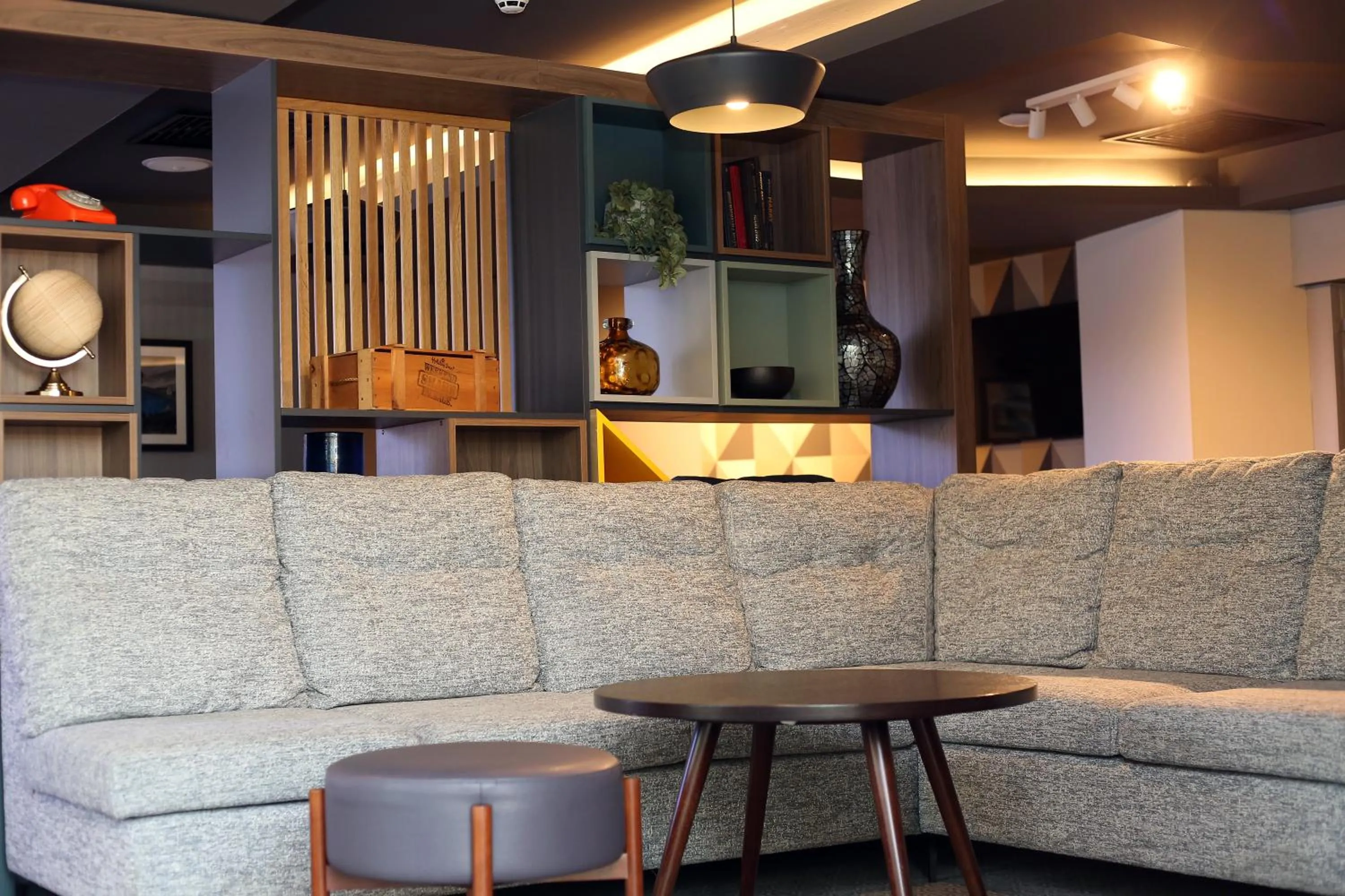 Lobby or reception in Holiday Inn Basingstoke by IHG