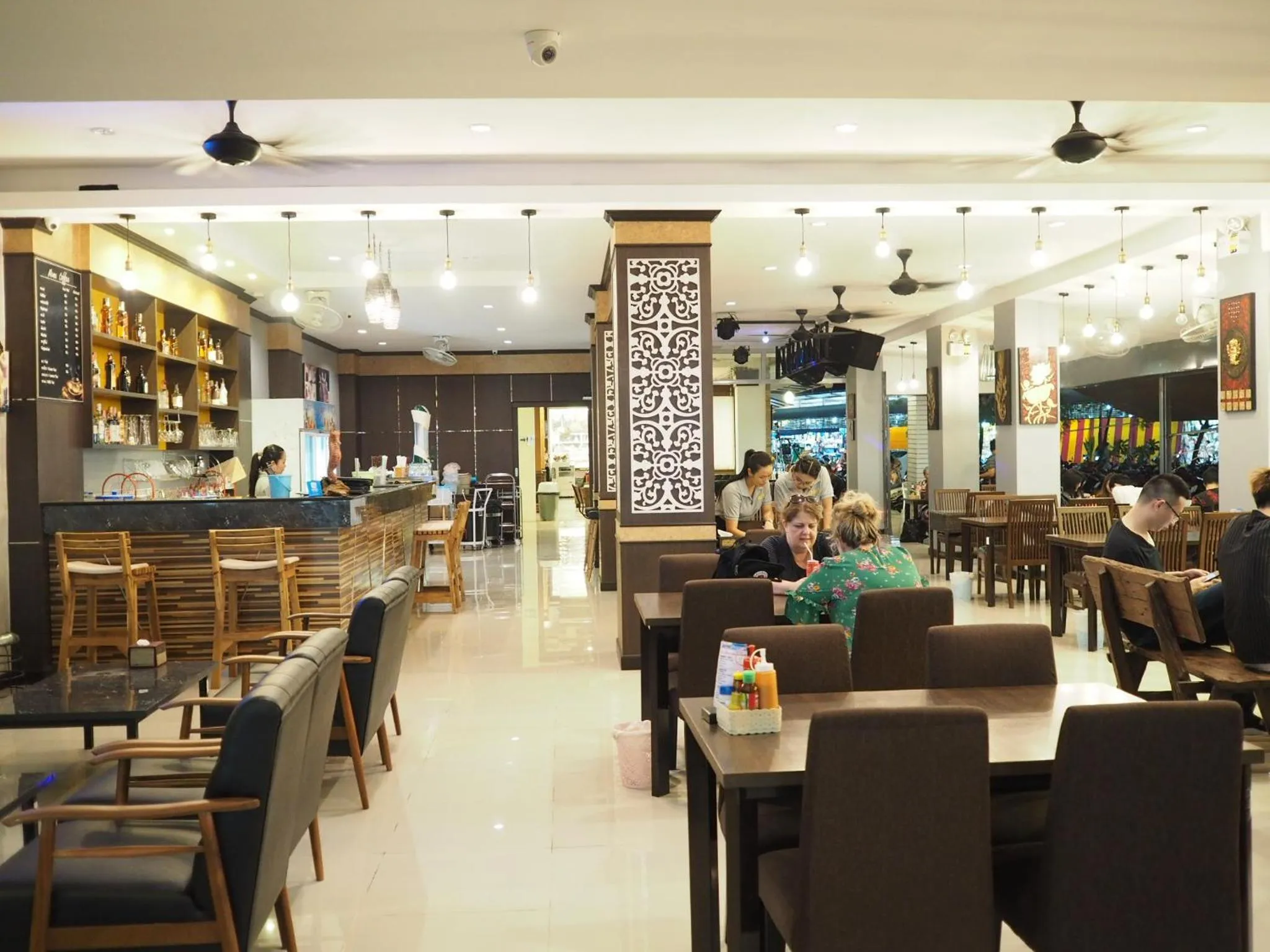 Restaurant/places to eat in Arita Hotel Patong
