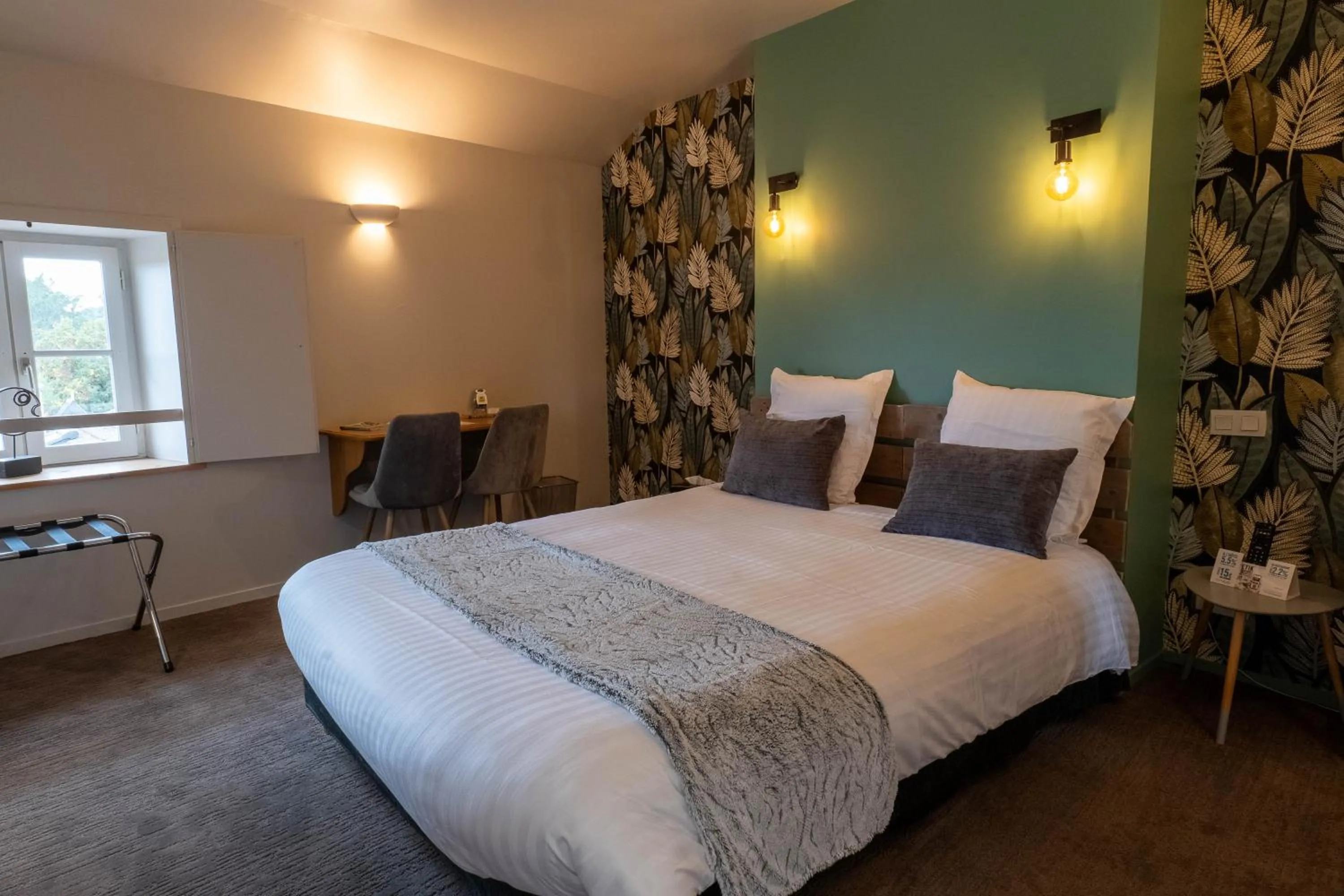 Bed in Logis Hôtel Restaurant La Châtellenie