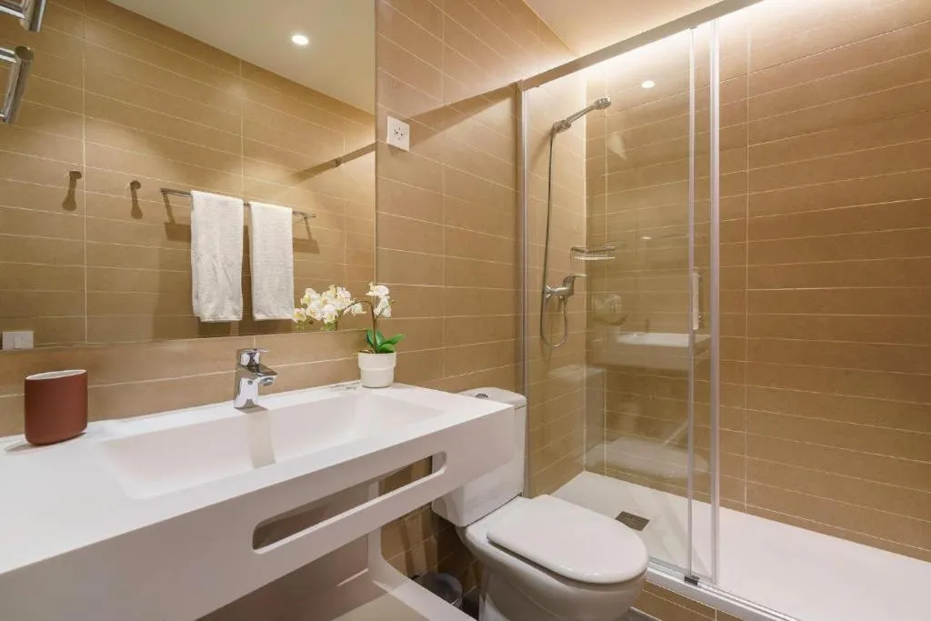 Bathroom in Fisa Rentals Ramblas Apartments
