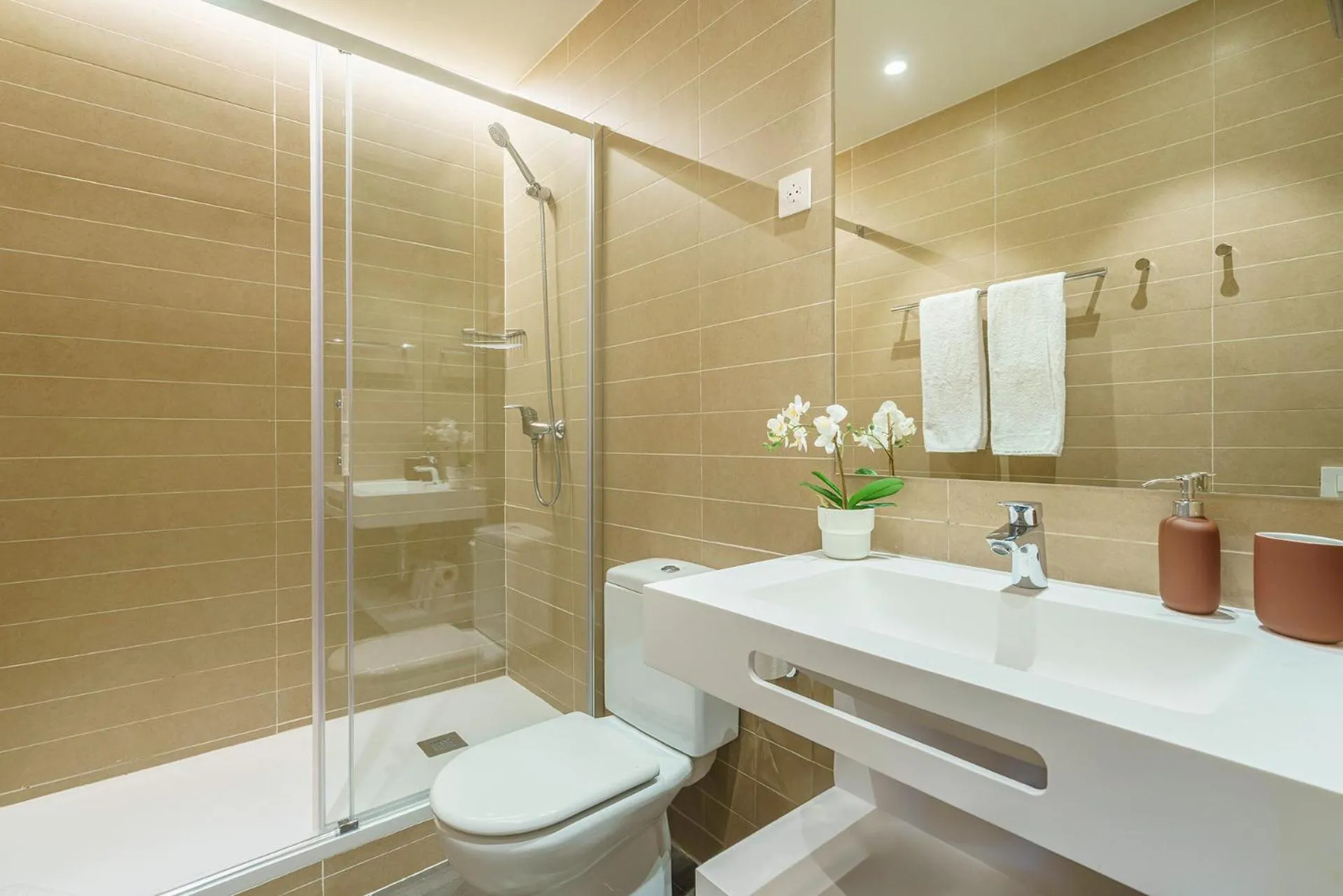 Bathroom in Fisa Rentals Ramblas Apartments