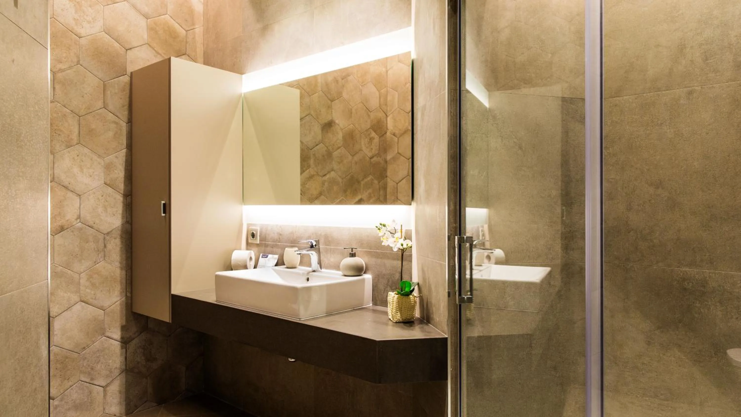 Fisa Rentals Ramblas Apartments