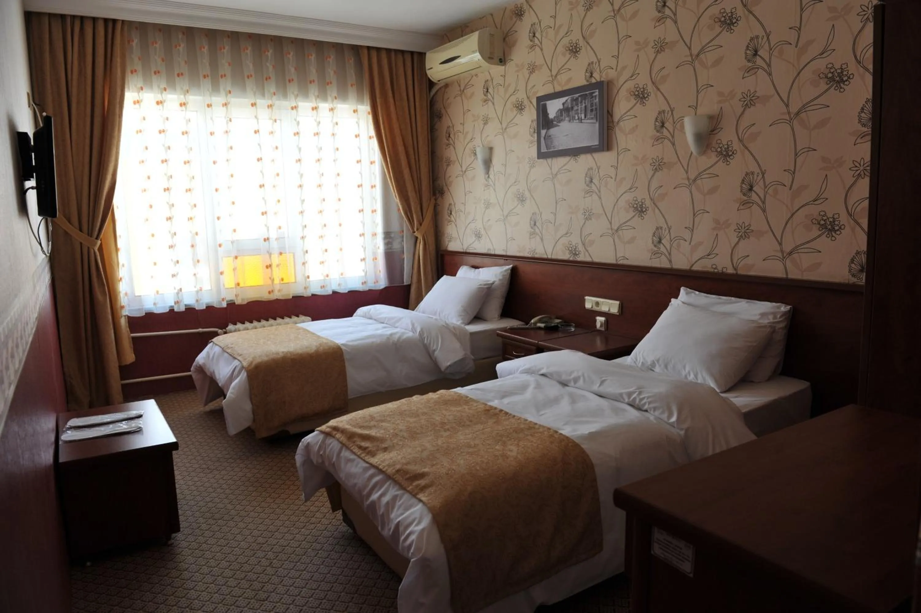 Photo of the whole room, Bed in Saray Hotel