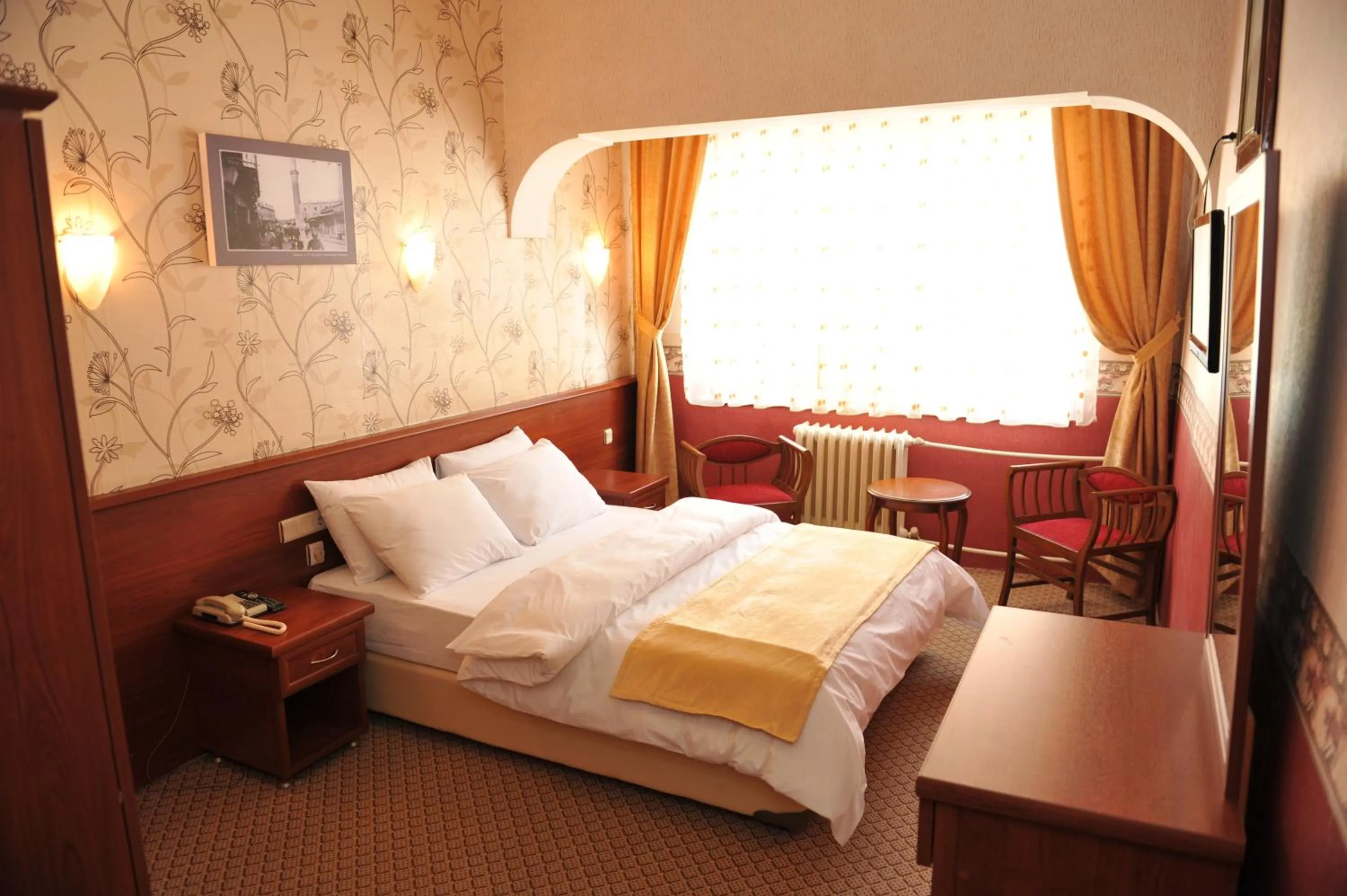 Photo of the whole room, Bed in Saray Hotel