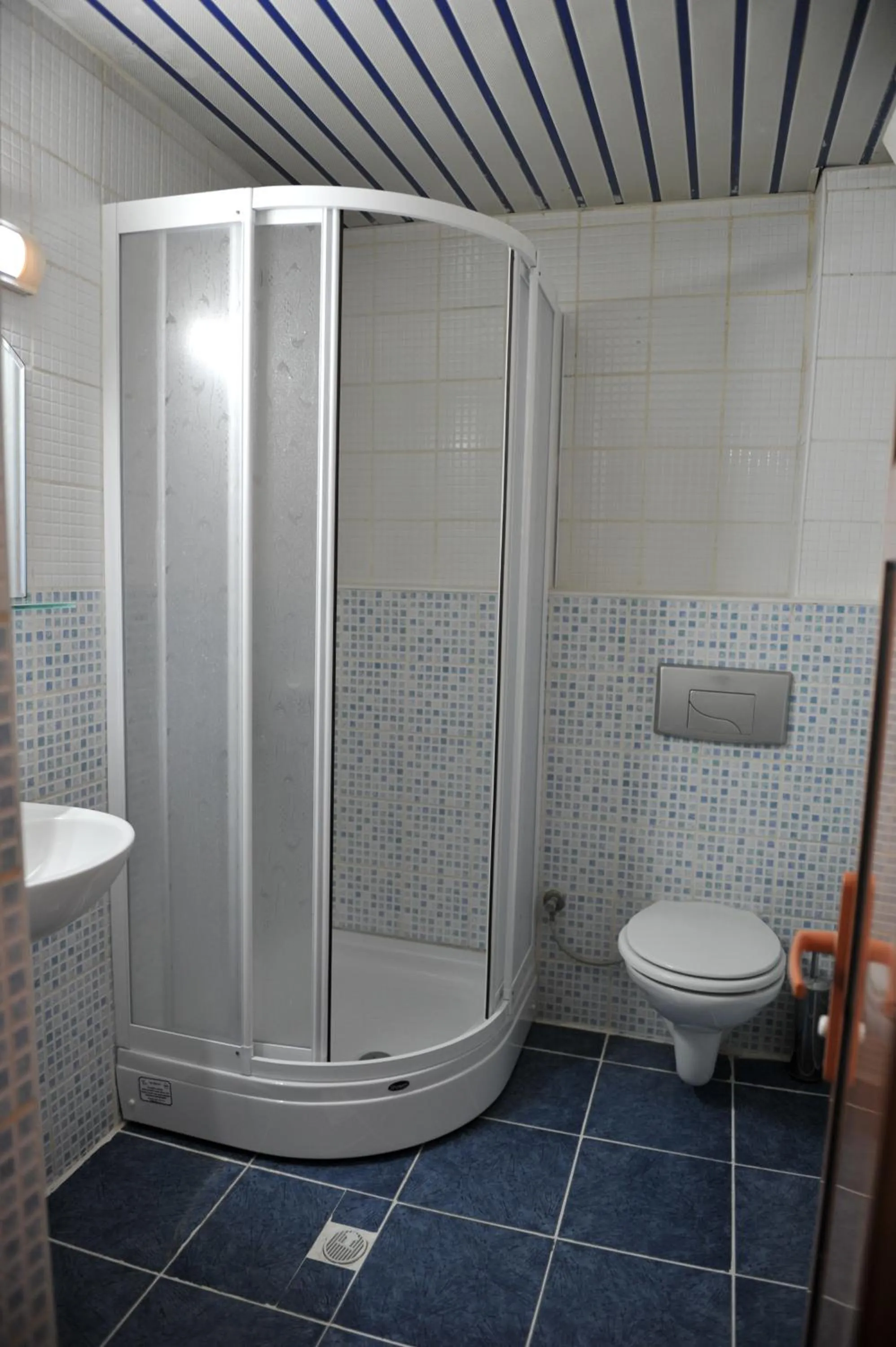 Bathroom in Saray Hotel