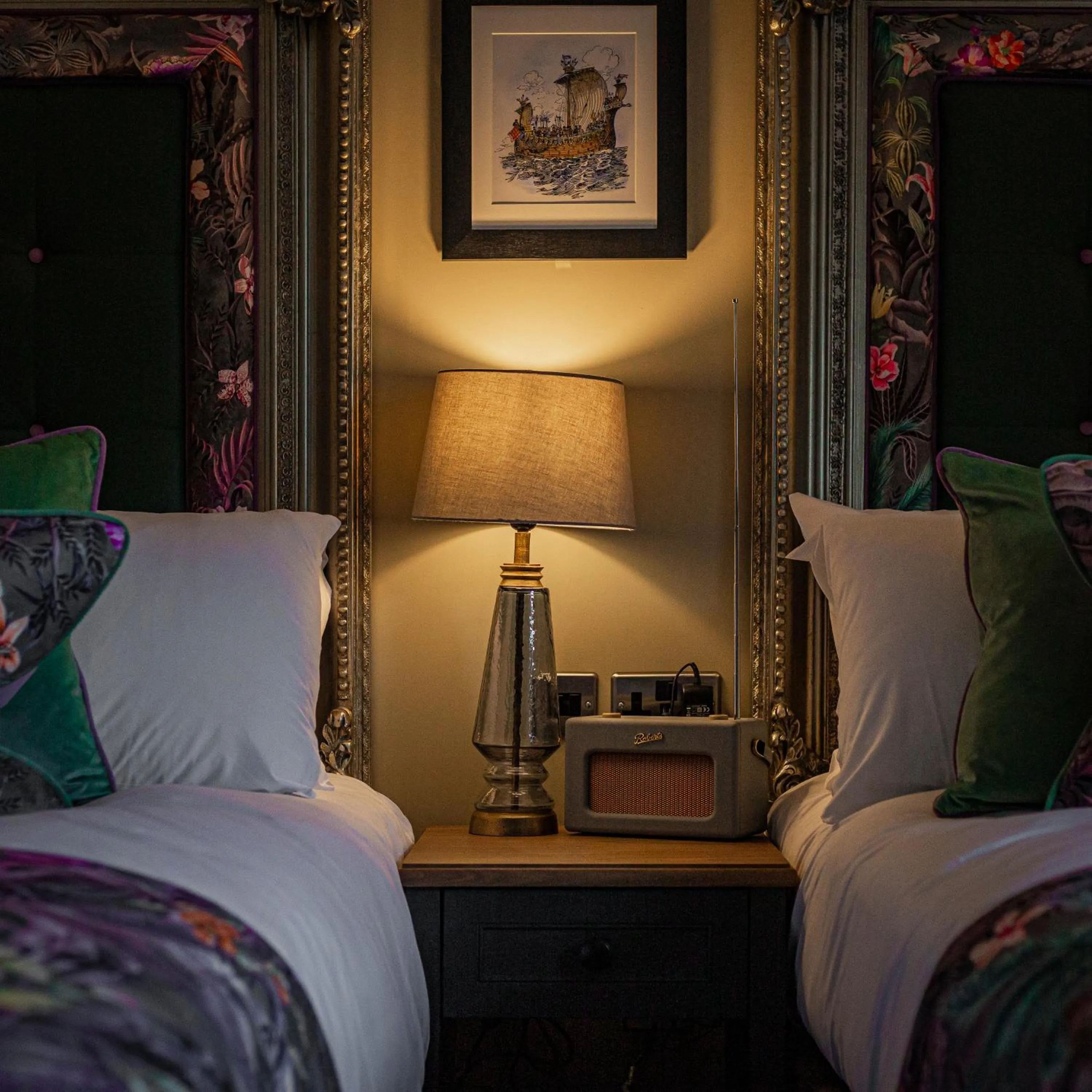 Deluxe Twin Room in The Kings Arms and Royal Hotel, Godalming, Surrey - The Coaching Inn Group